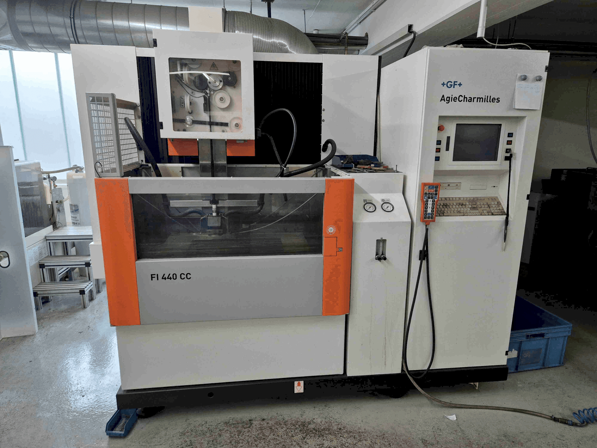 CHARMILLES FI 440 CC Mašinos vaizdas iš priekio