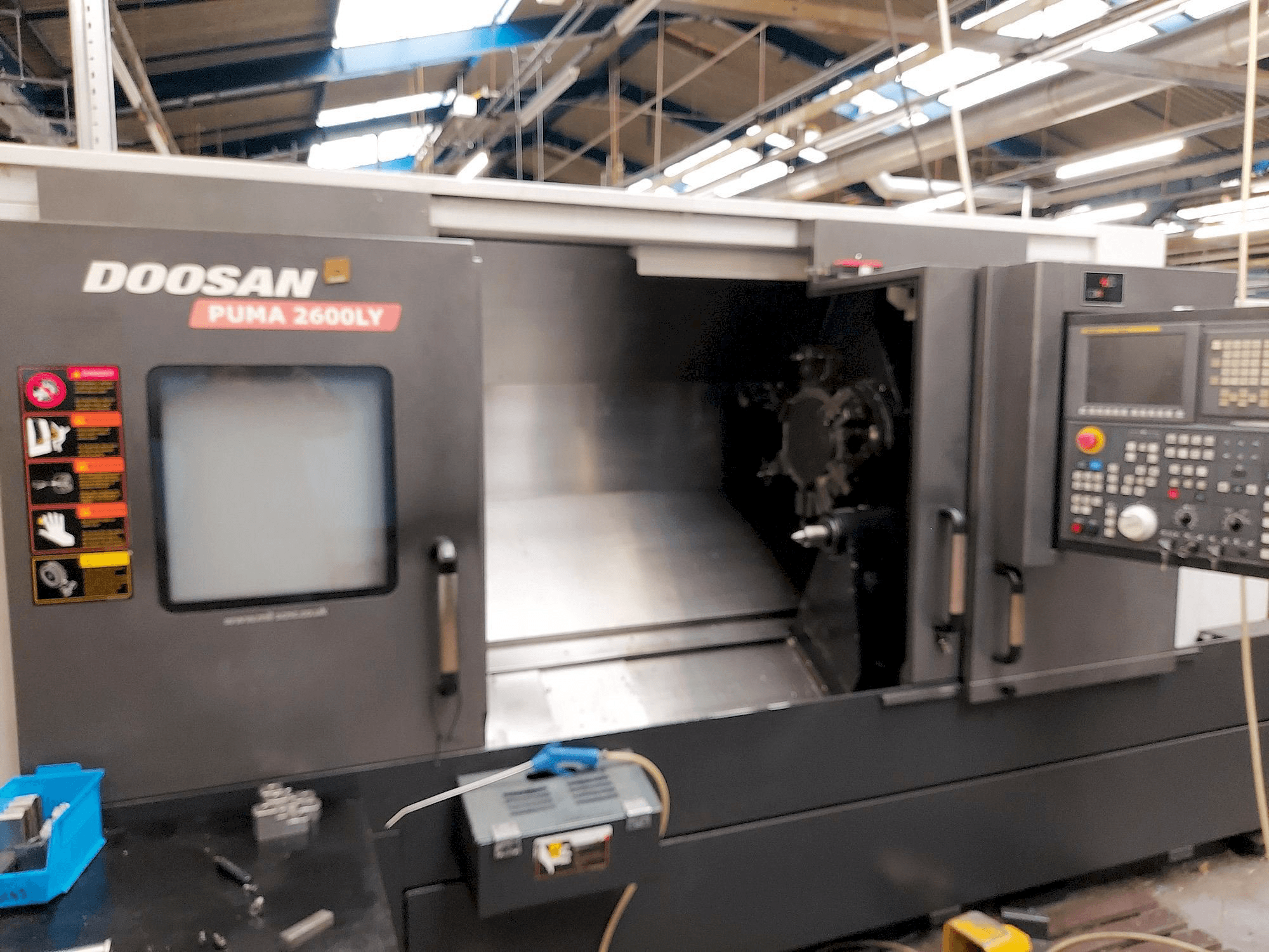 Doosan Puma 2600LY Mašinos vaizdas iš priekio