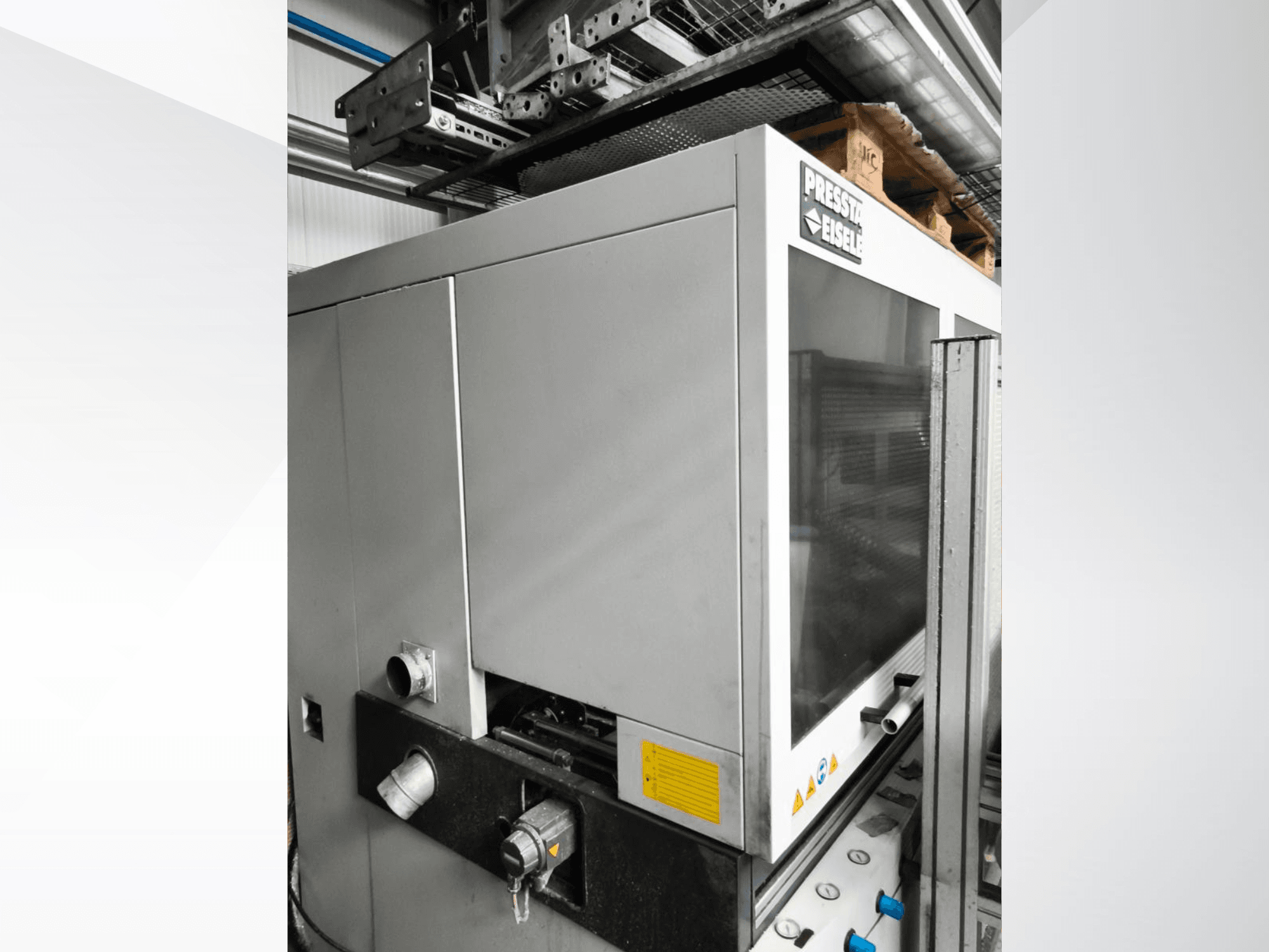 Diskinis metalo pjūklas PRESSTA EISELE Profilma 400 V, šoninis vaizdas, išryškinantis valdymo skydelį ir mechanines detales.