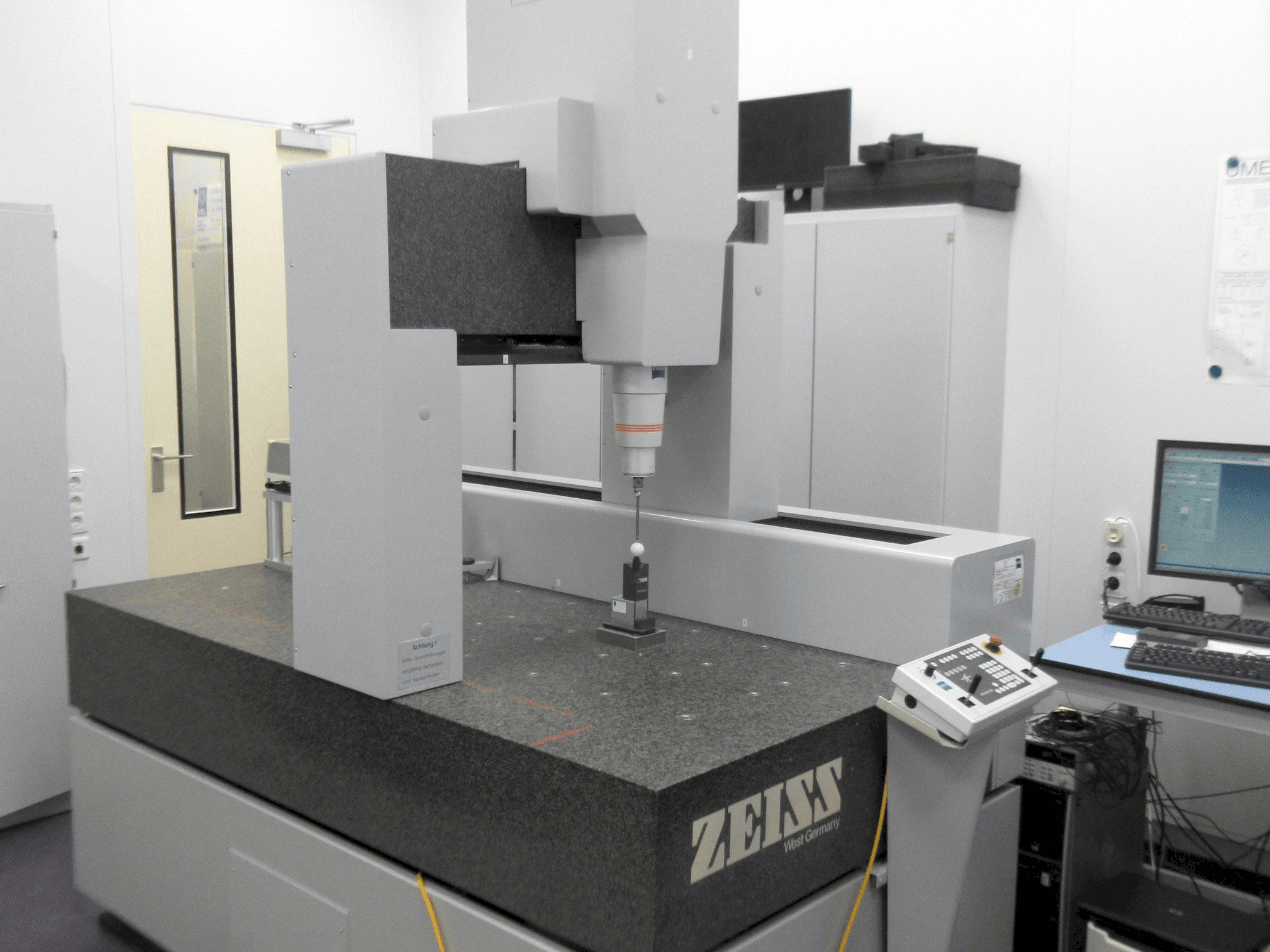 ZEISS UC 850 Mašinos vaizdas iš priekio