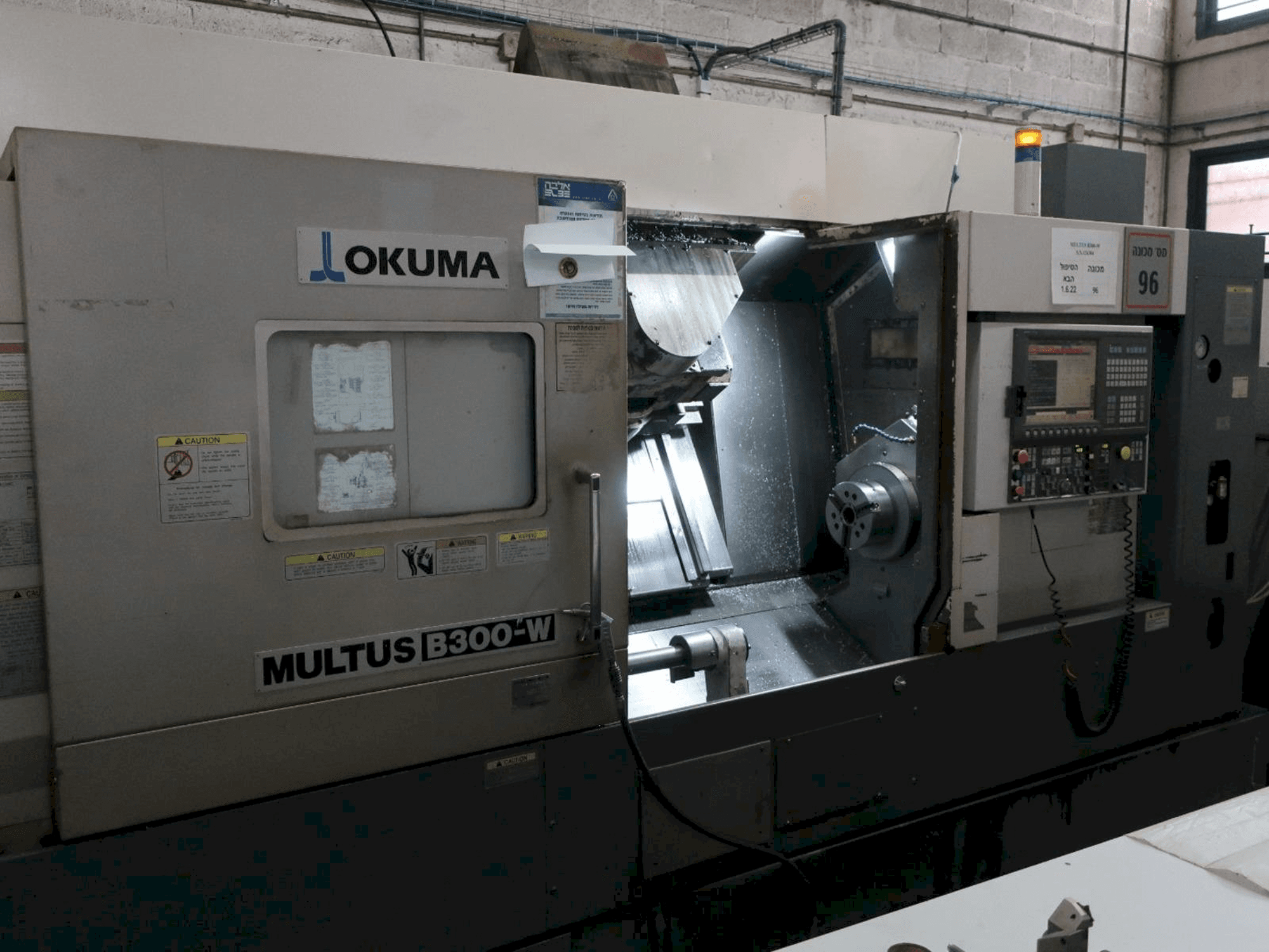 Okuma MULTUS B300-W Mašinos vaizdas iš priekio