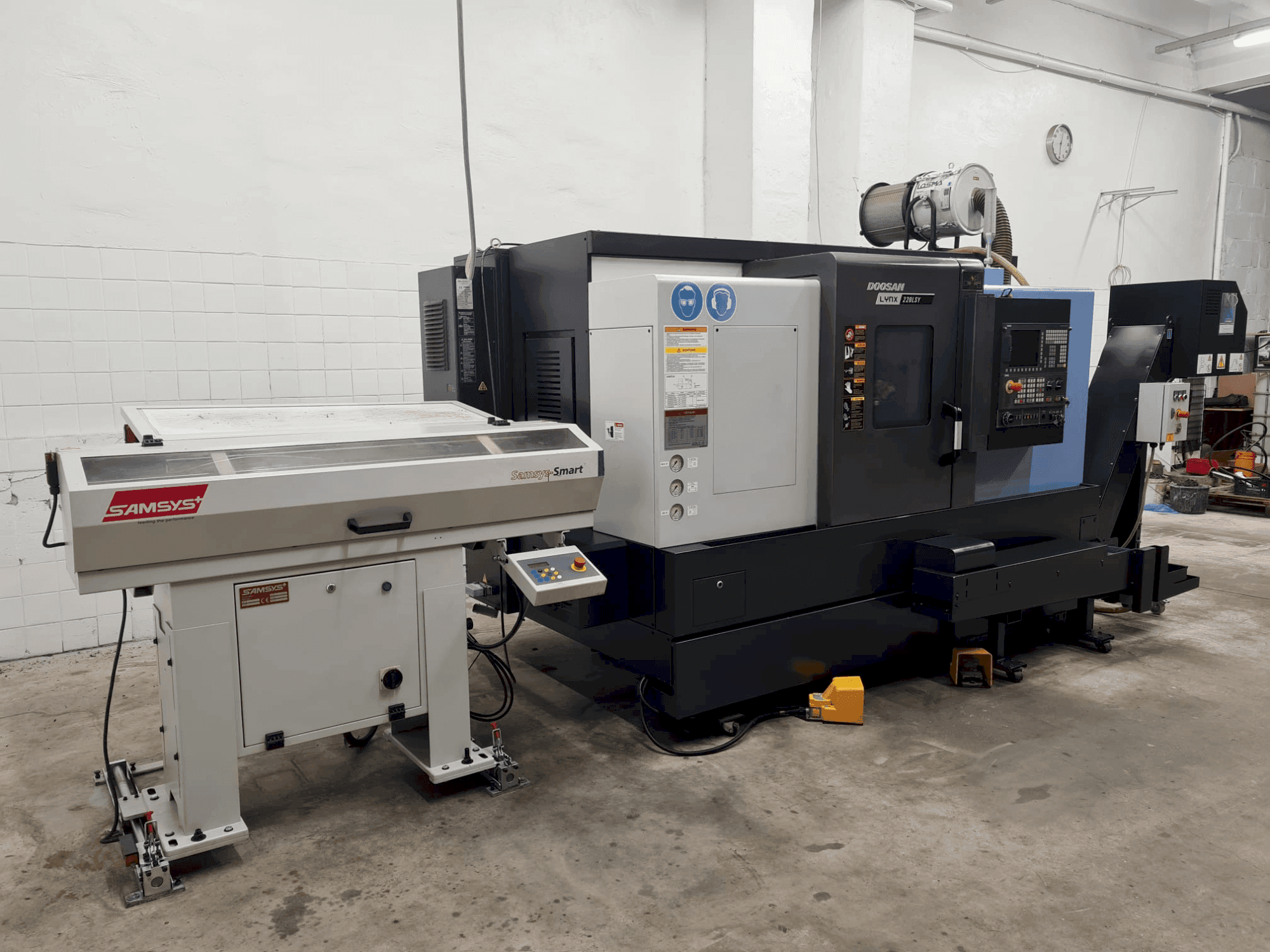DOOSAN LYNX 220 LSYC Mašinos vaizdas iš priekio