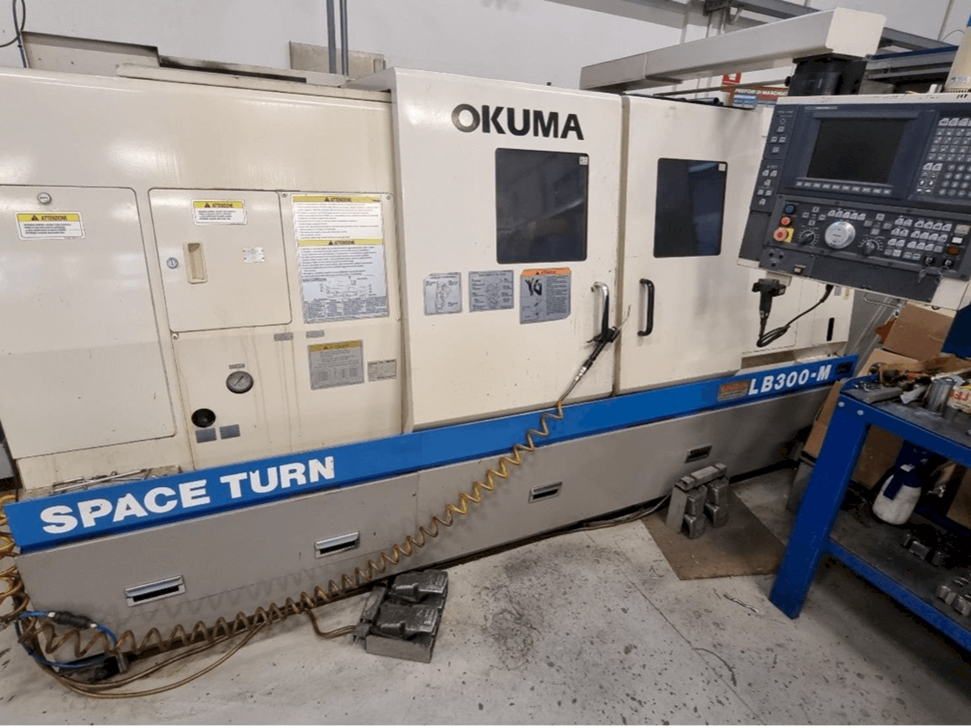 Okuma LB 300M Mašinos vaizdas iš priekio