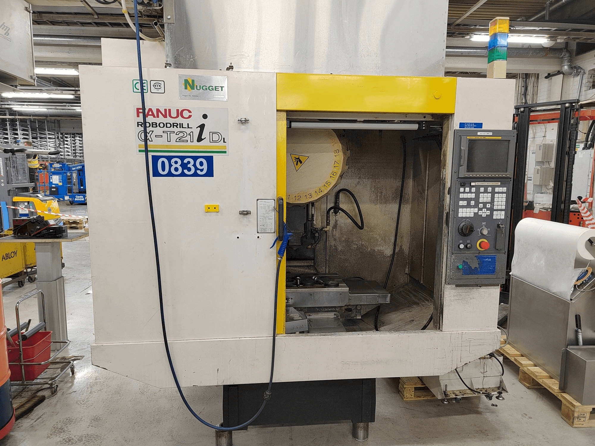 FANUC Robodrill Alpha-T21iDL Mašinos vaizdas iš priekio