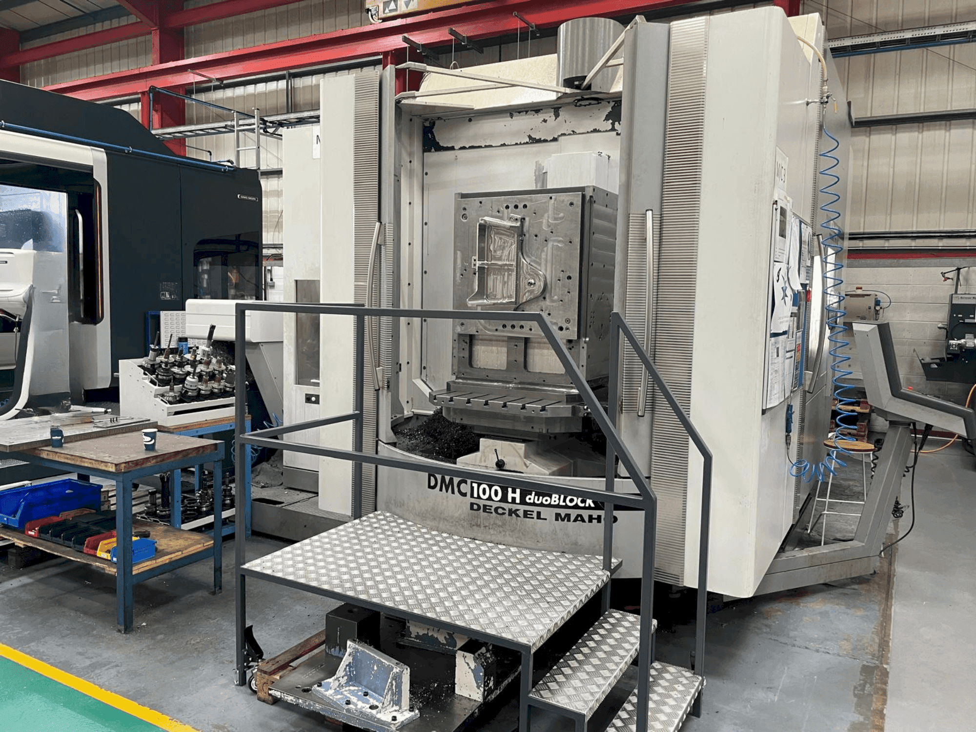 DMG DECKEL MAHO DMC 100H duoBLOCK Mašinos vaizdas iš priekio
