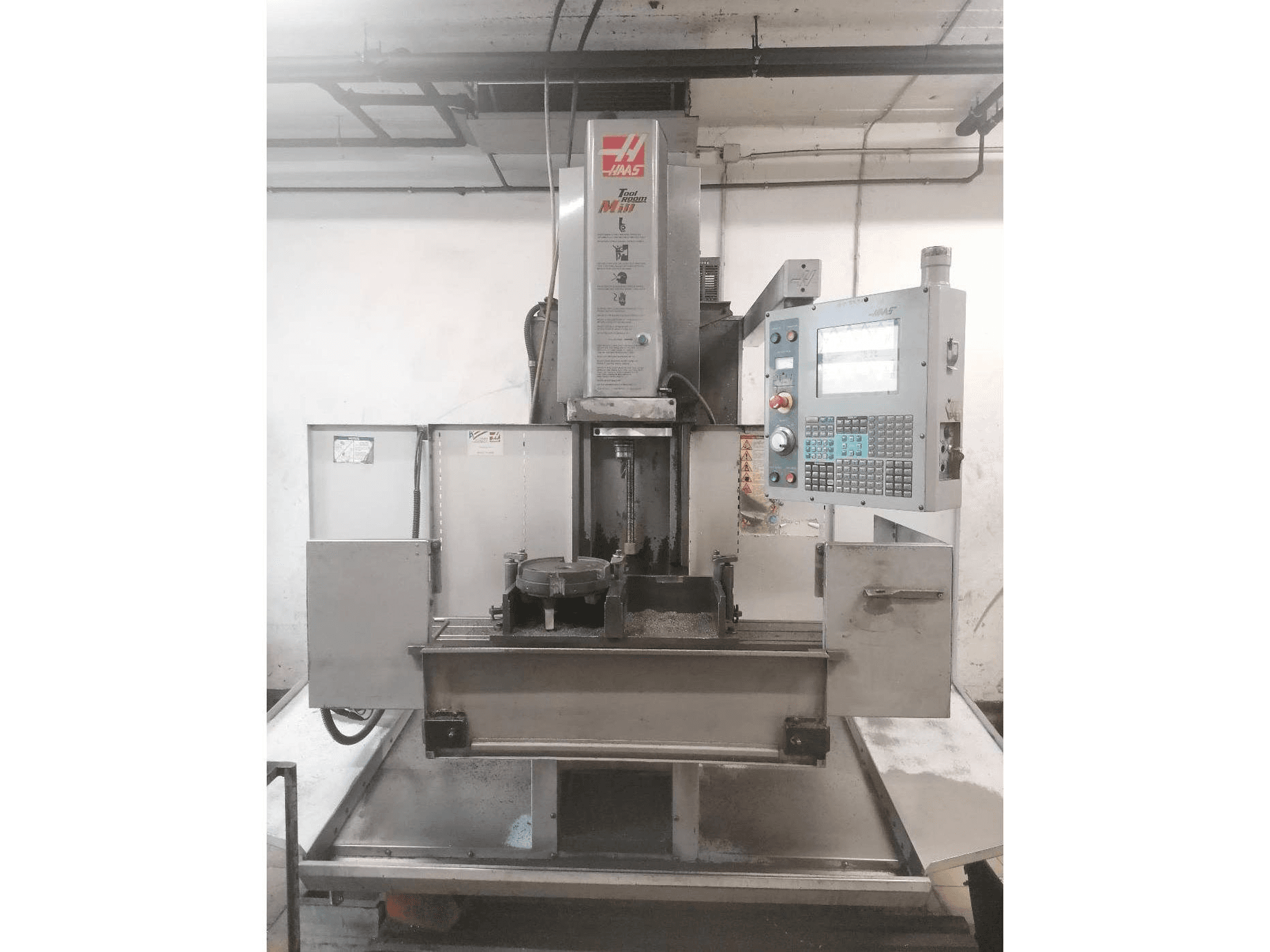 HAAS TM2-HE Mašinos vaizdas iš priekio