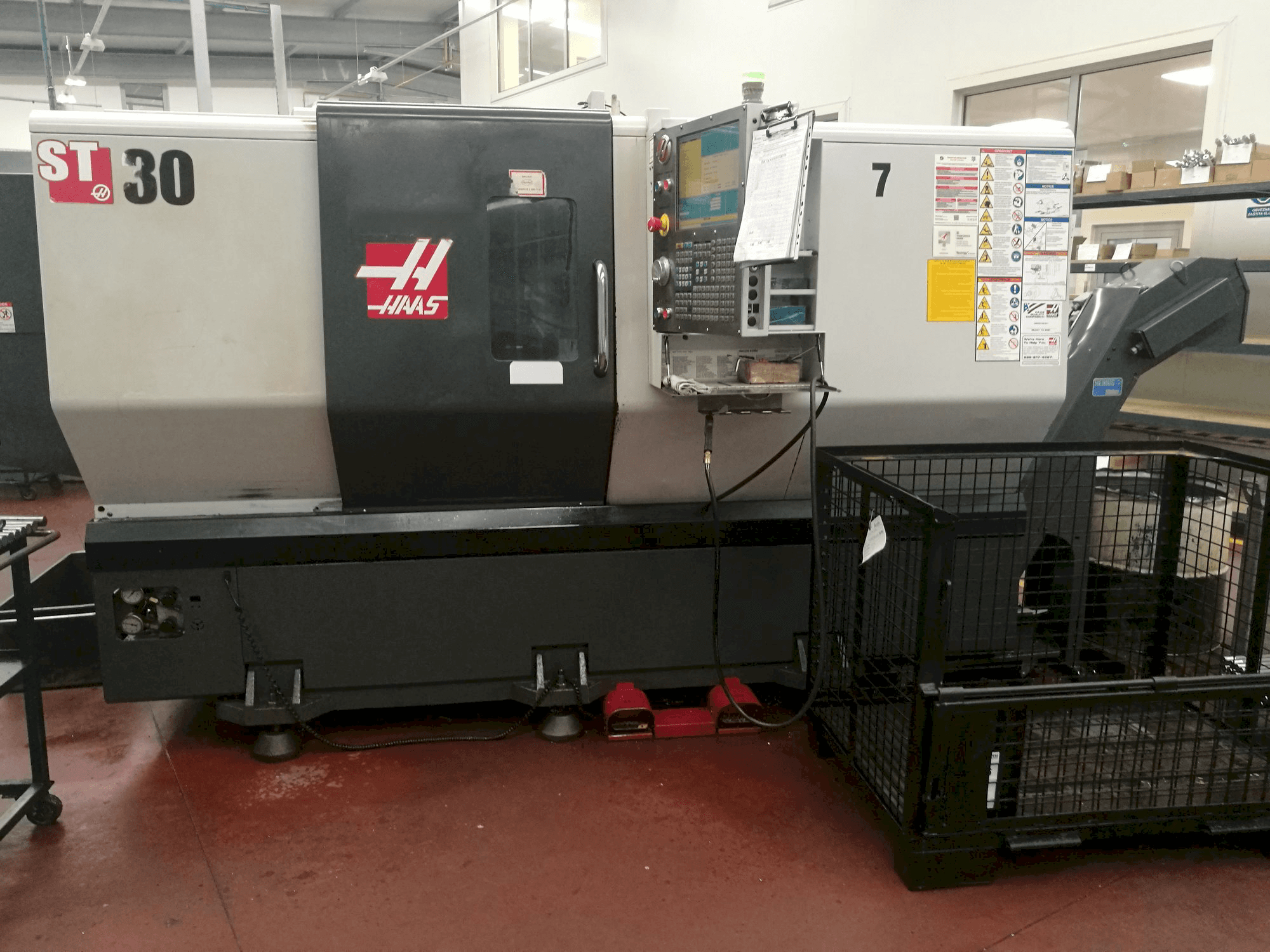 HAAS ST-30 Mašinos vaizdas iš priekio