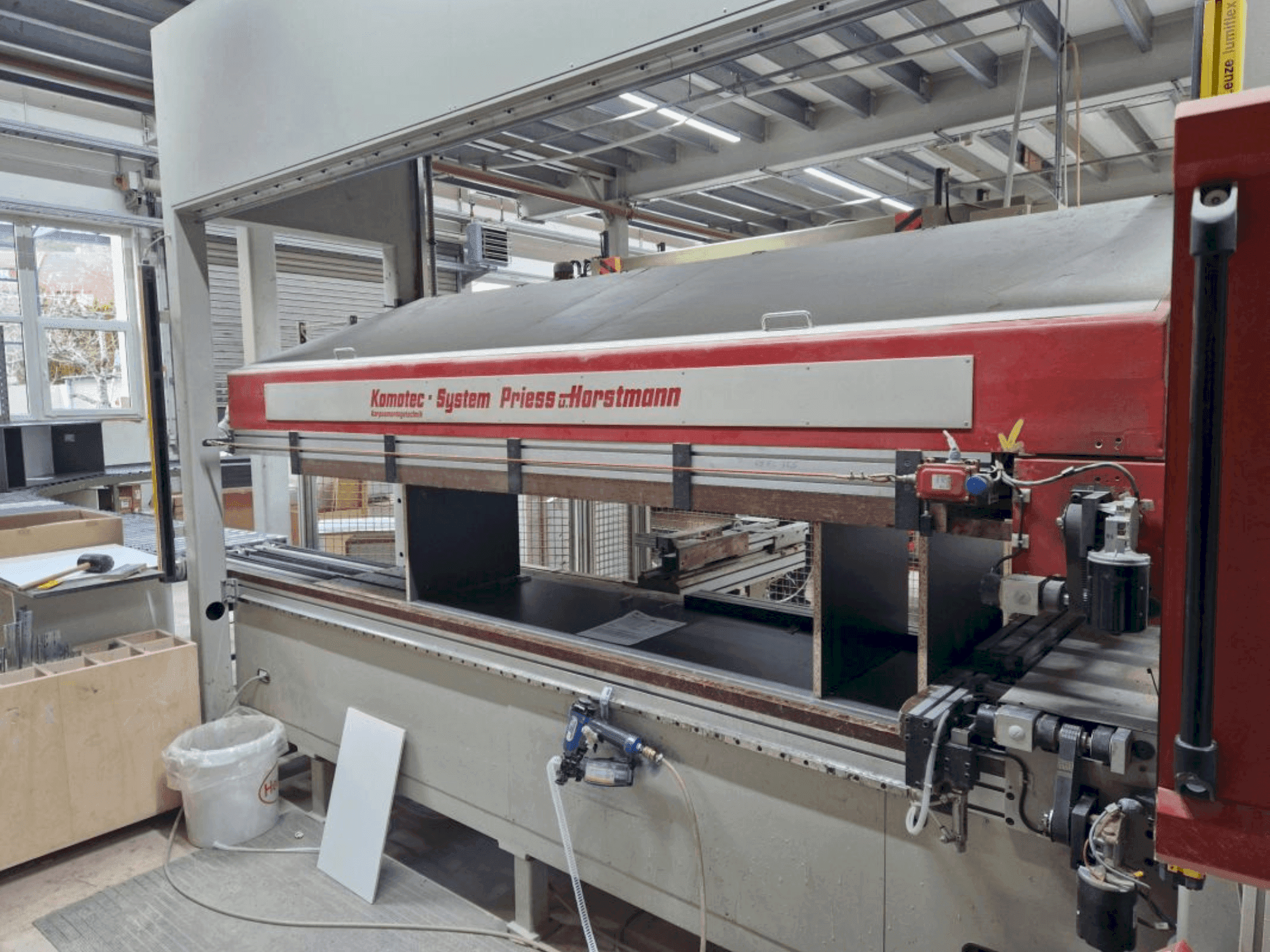 Priess & Horstmann PBA-52M Mašinos vaizdas iš priekio