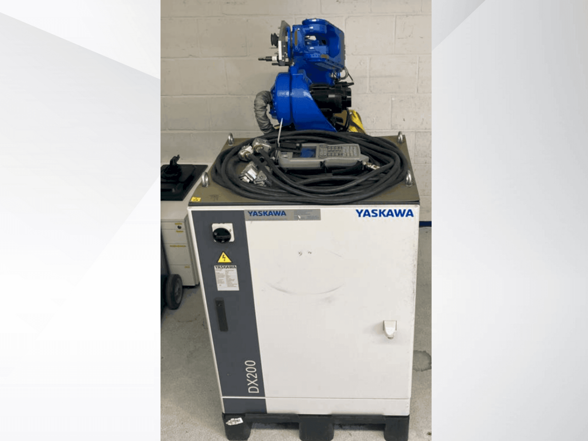 Yaskawa Motoman YR-MH00024-A00 Mašinos vaizdas iš priekio