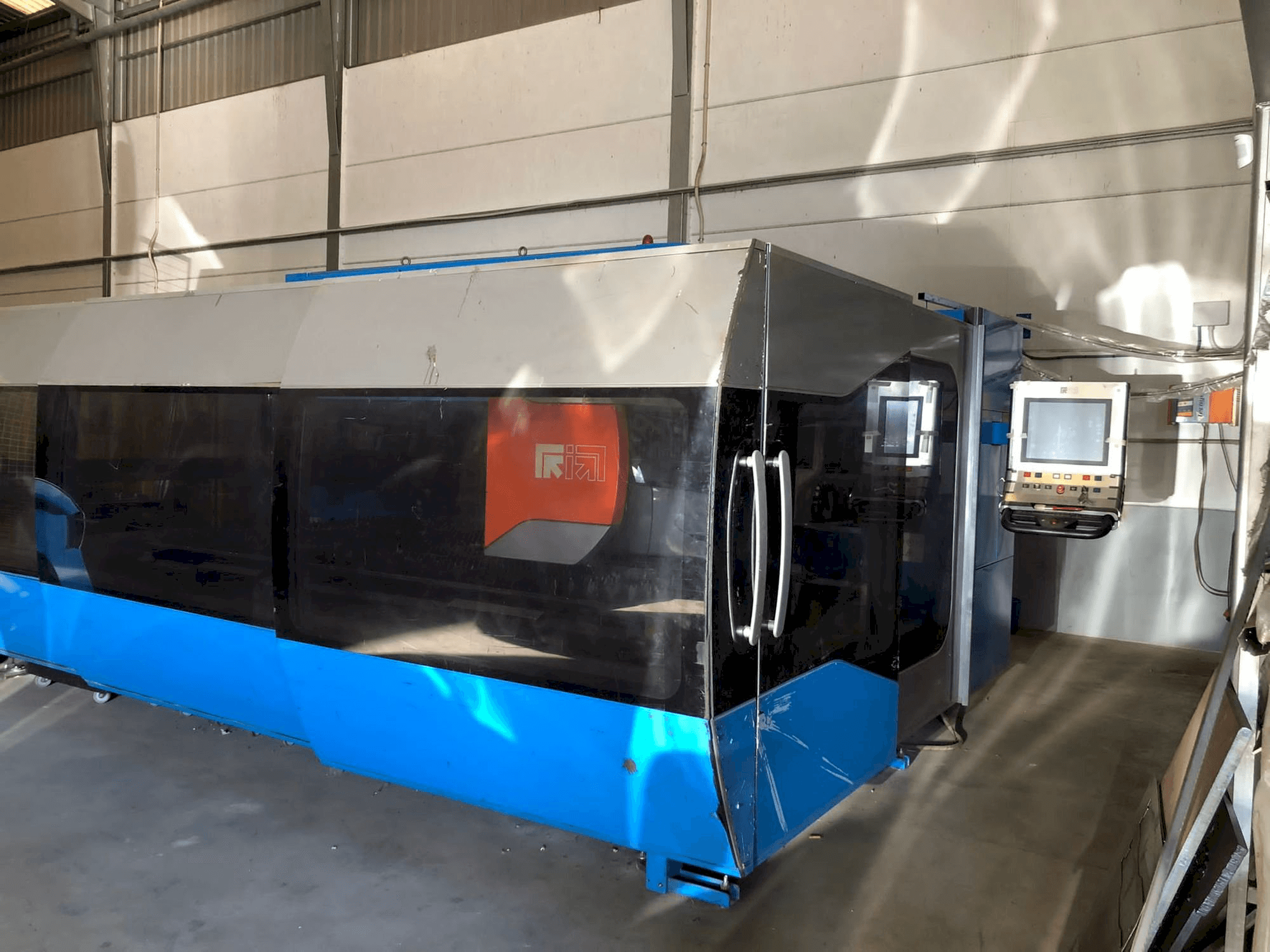 Prima Power Zaphiro Mašinos vaizdas iš priekio