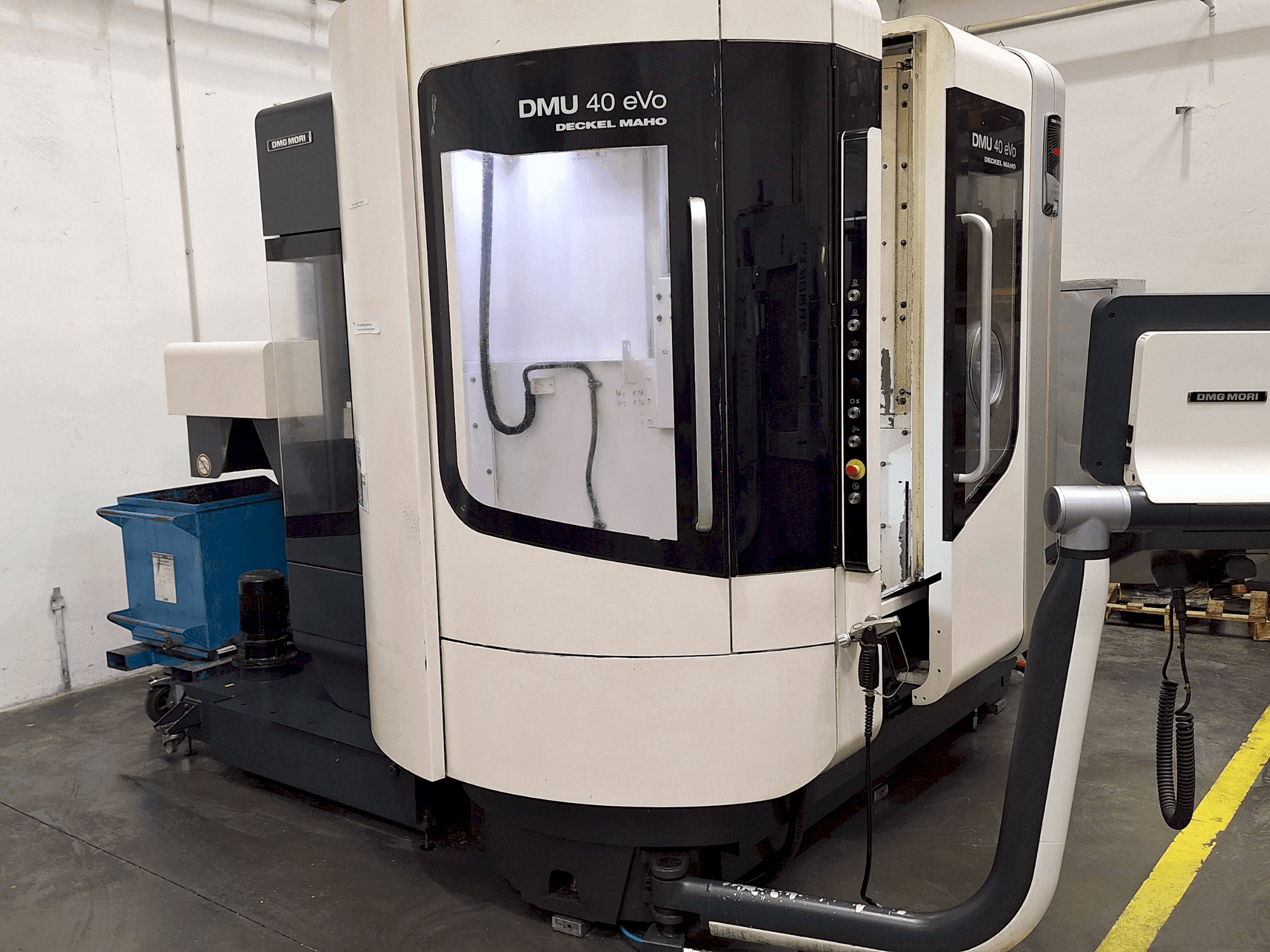 DMG MORI DMU 40 eVo Mašinos vaizdas iš priekio