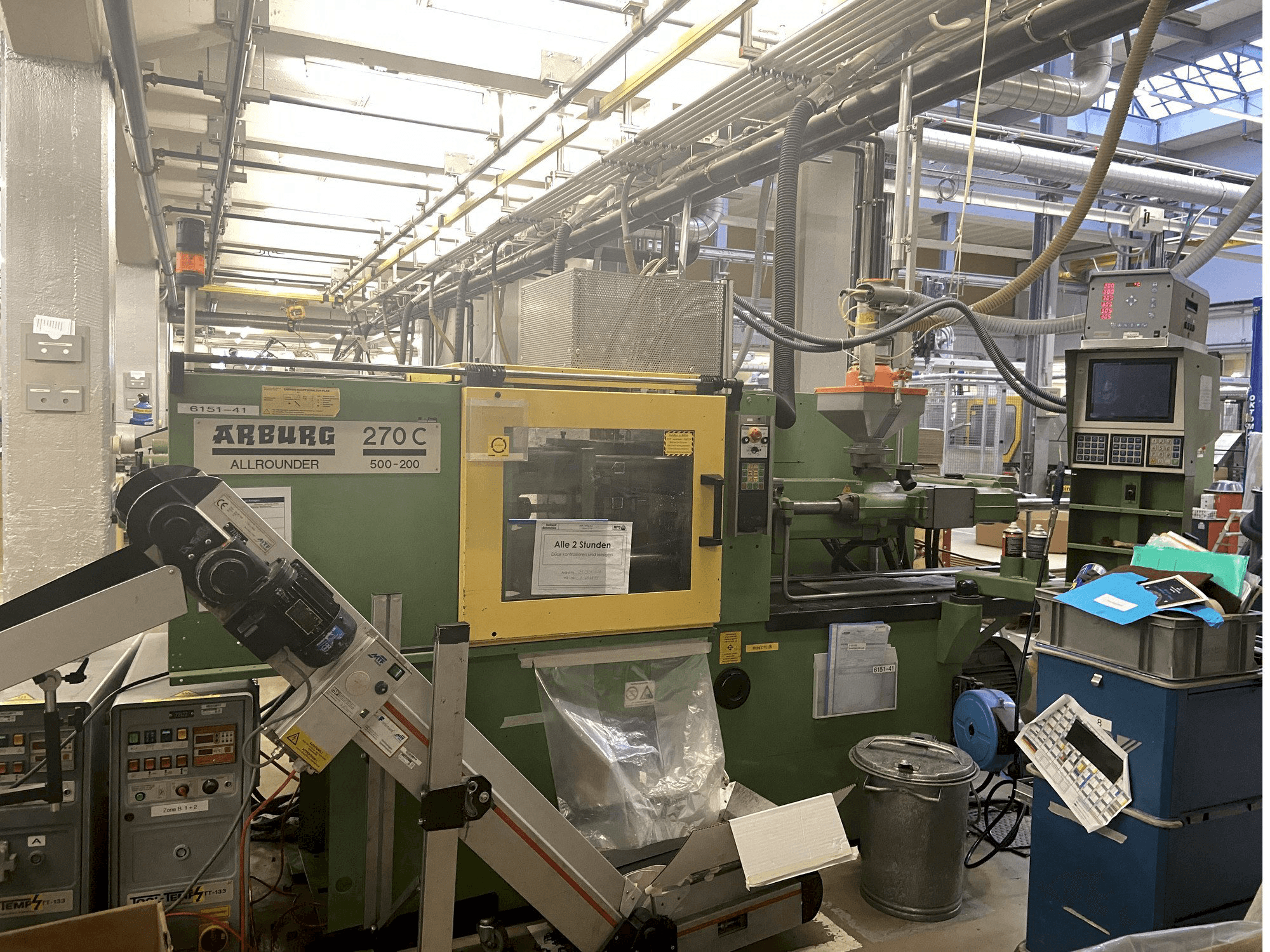 Arburg ALLROUNDER 270 C 500 - 200 Mašinos vaizdas iš priekio