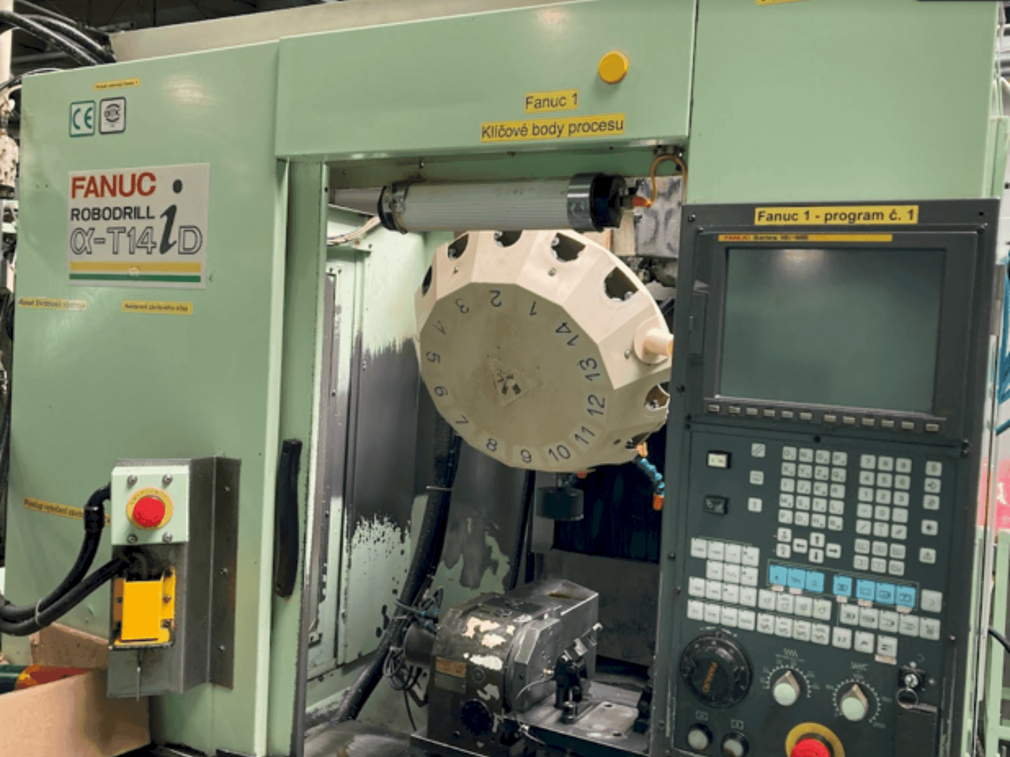 FANUC Robodrill Alpha-T14 iD Mašinos vaizdas iš priekio