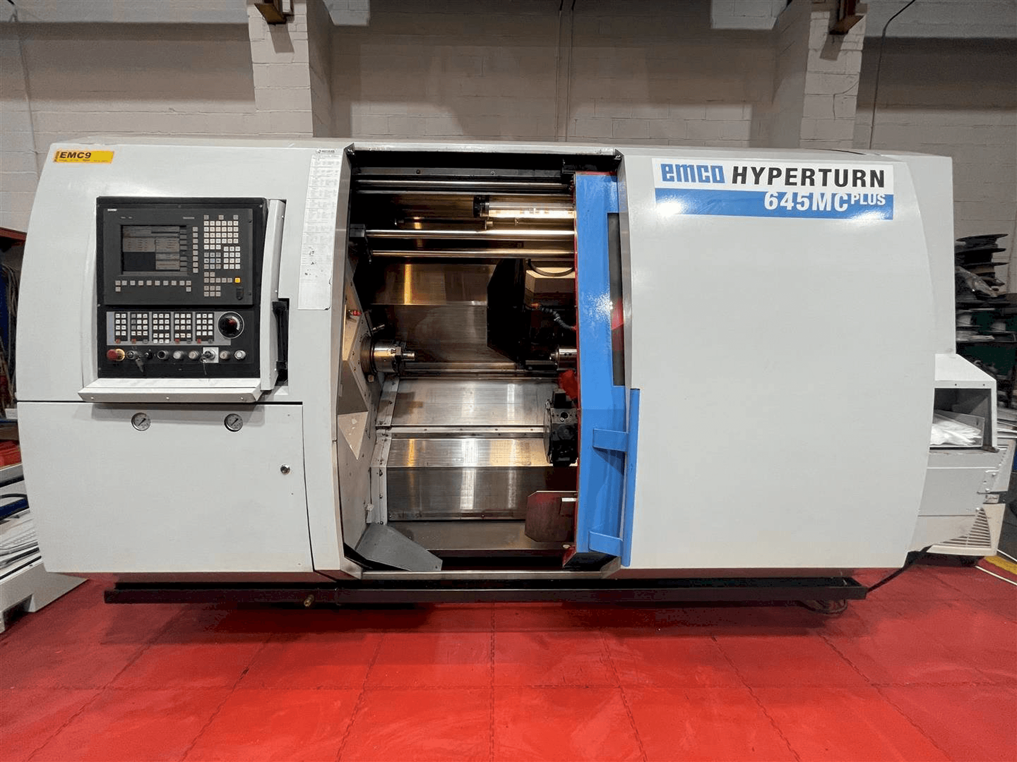 EMCO Hyperturn 645MC Plus Mašinos vaizdas iš priekio
