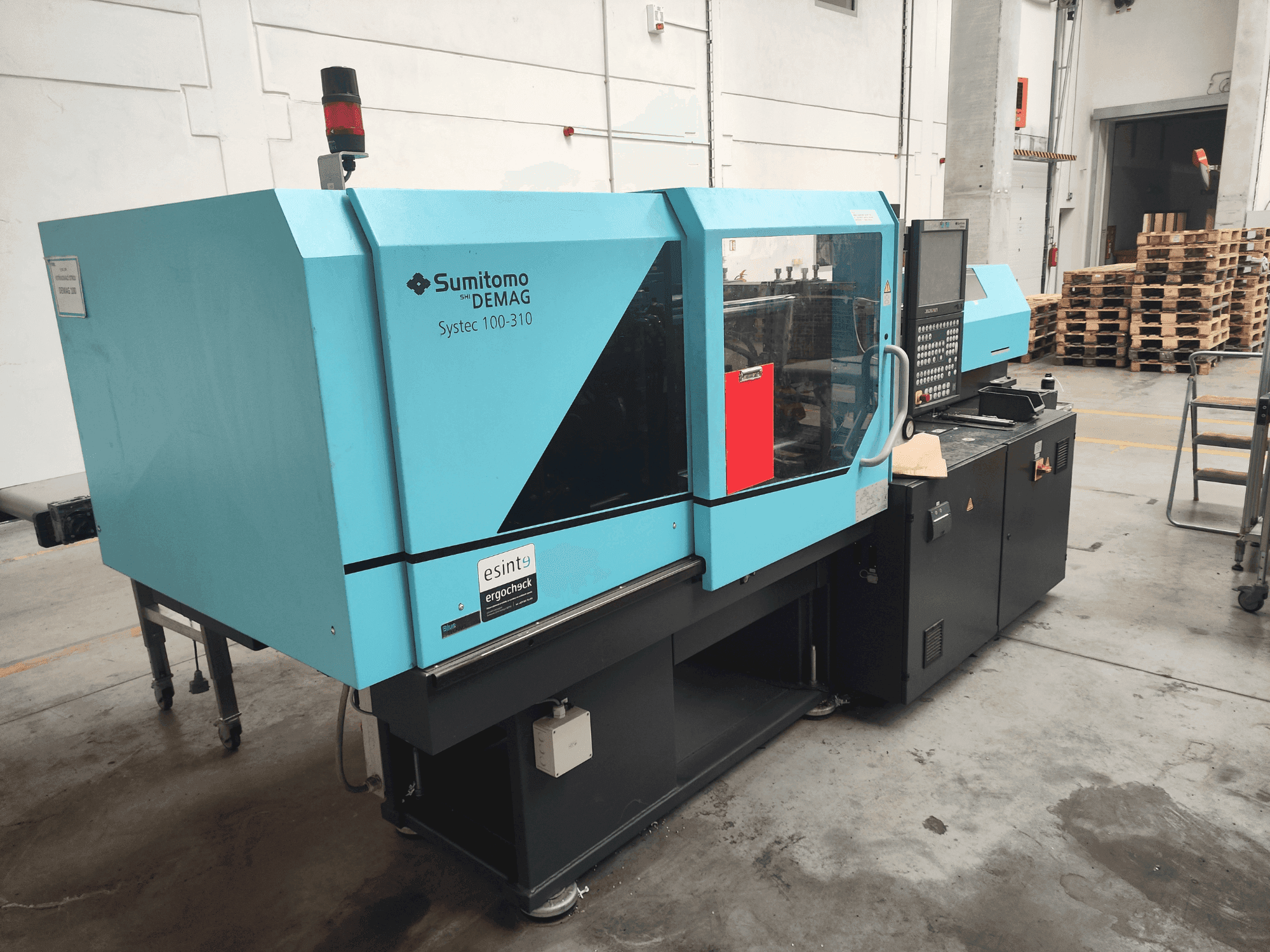 DEMAG Systec 100/420-310 Mašinos vaizdas iš priekio