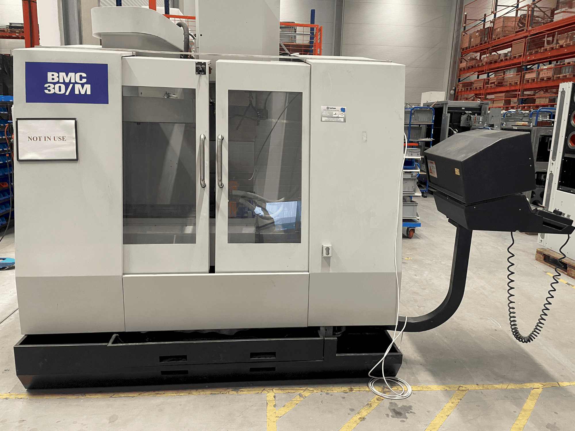 Hurco BMC-30M Mašinos vaizdas iš priekio