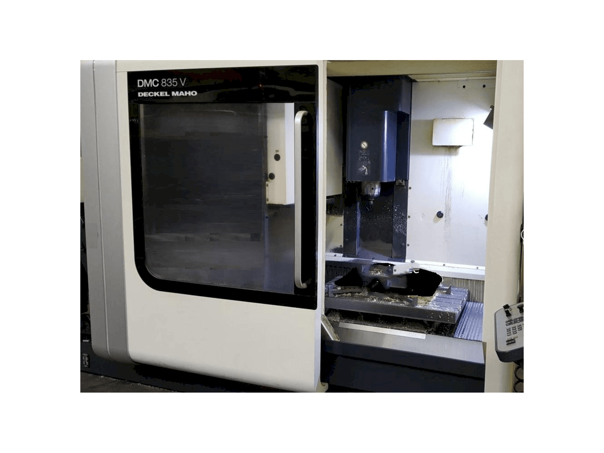 DECKEL MAHO DMC 835 V Mašinos vaizdas iš priekio