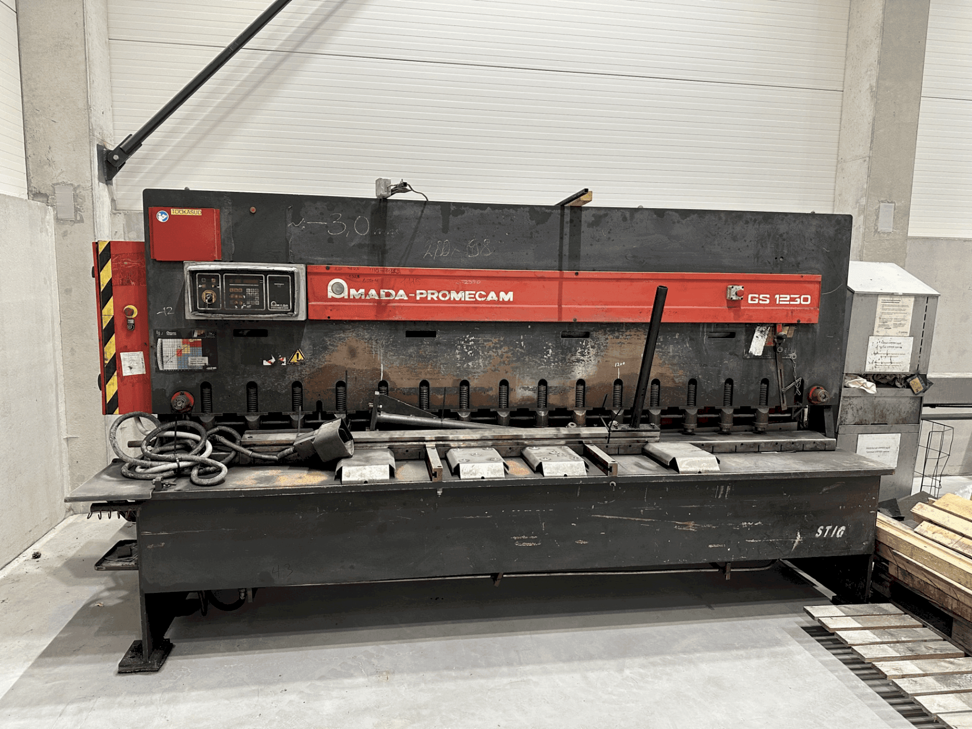 AMADA Promecam GS1230 Mašinos vaizdas iš priekio