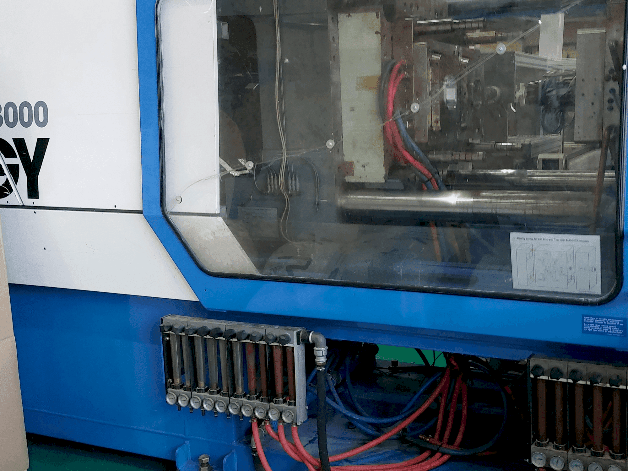 Netstal S 300 – 1700 Mašinos vaizdas iš priekio