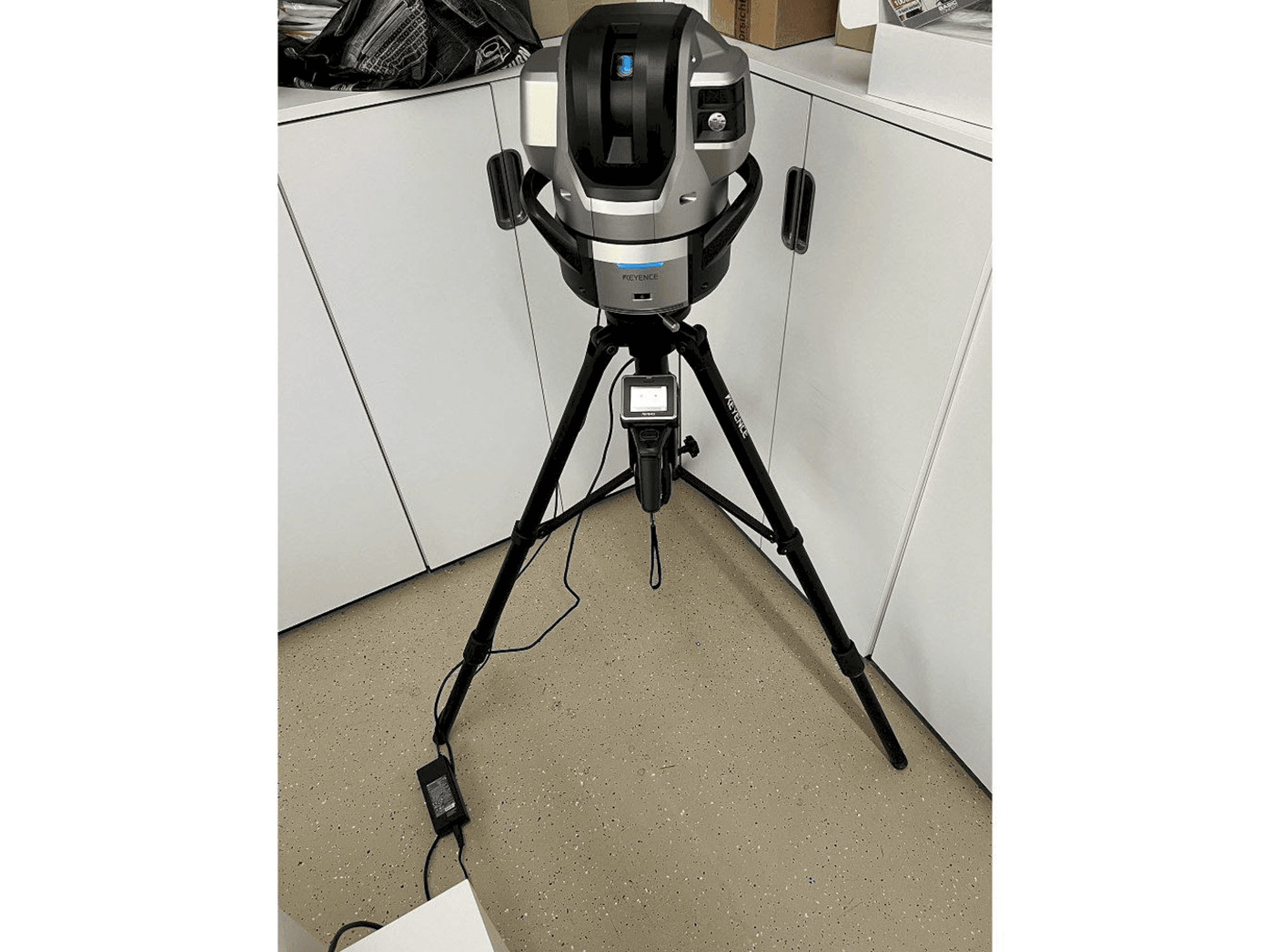 KEYENCE WM-C3000 Mašinos vaizdas iš priekio