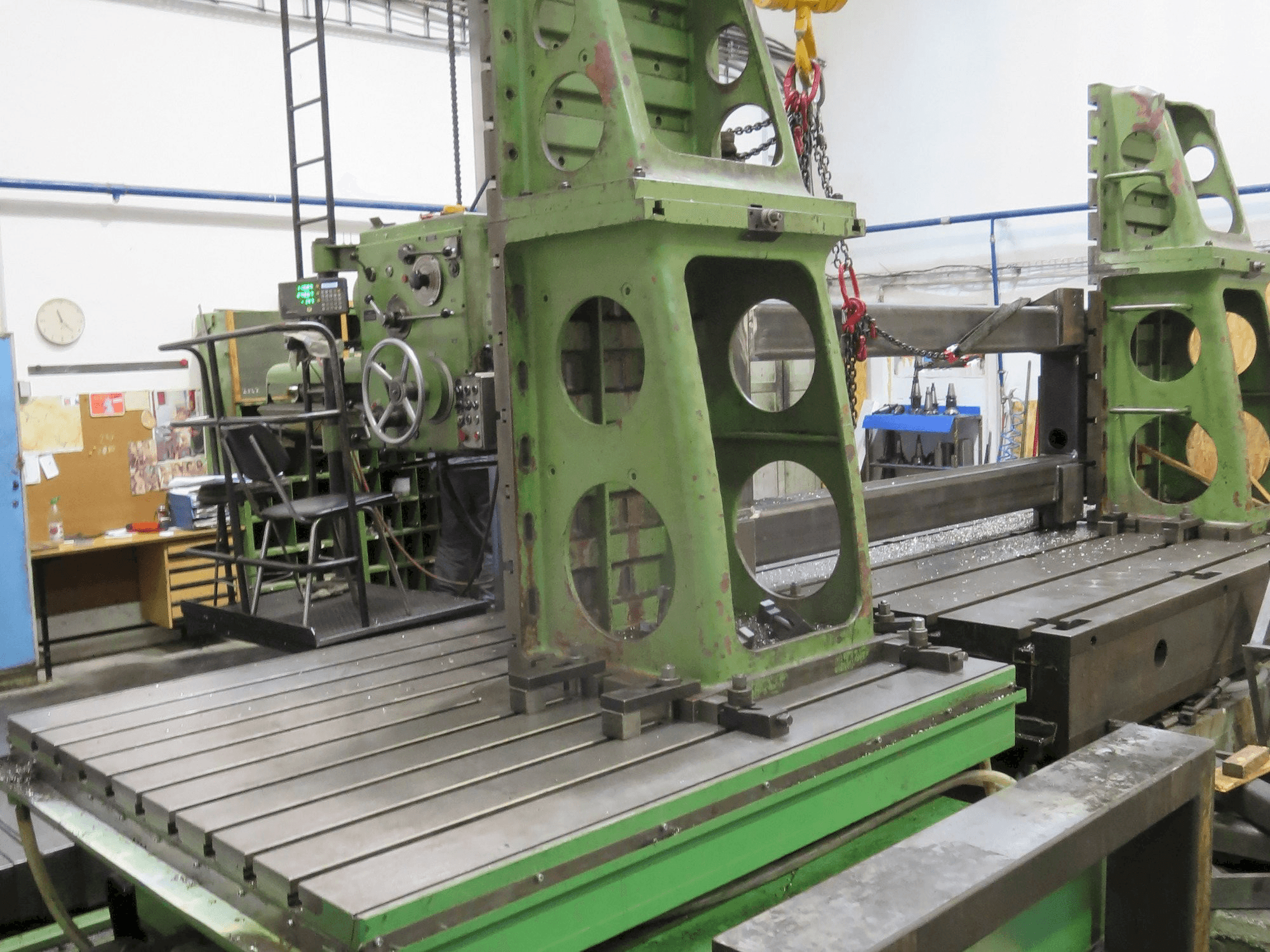 TOS HP 100 Mašinos vaizdas iš priekio