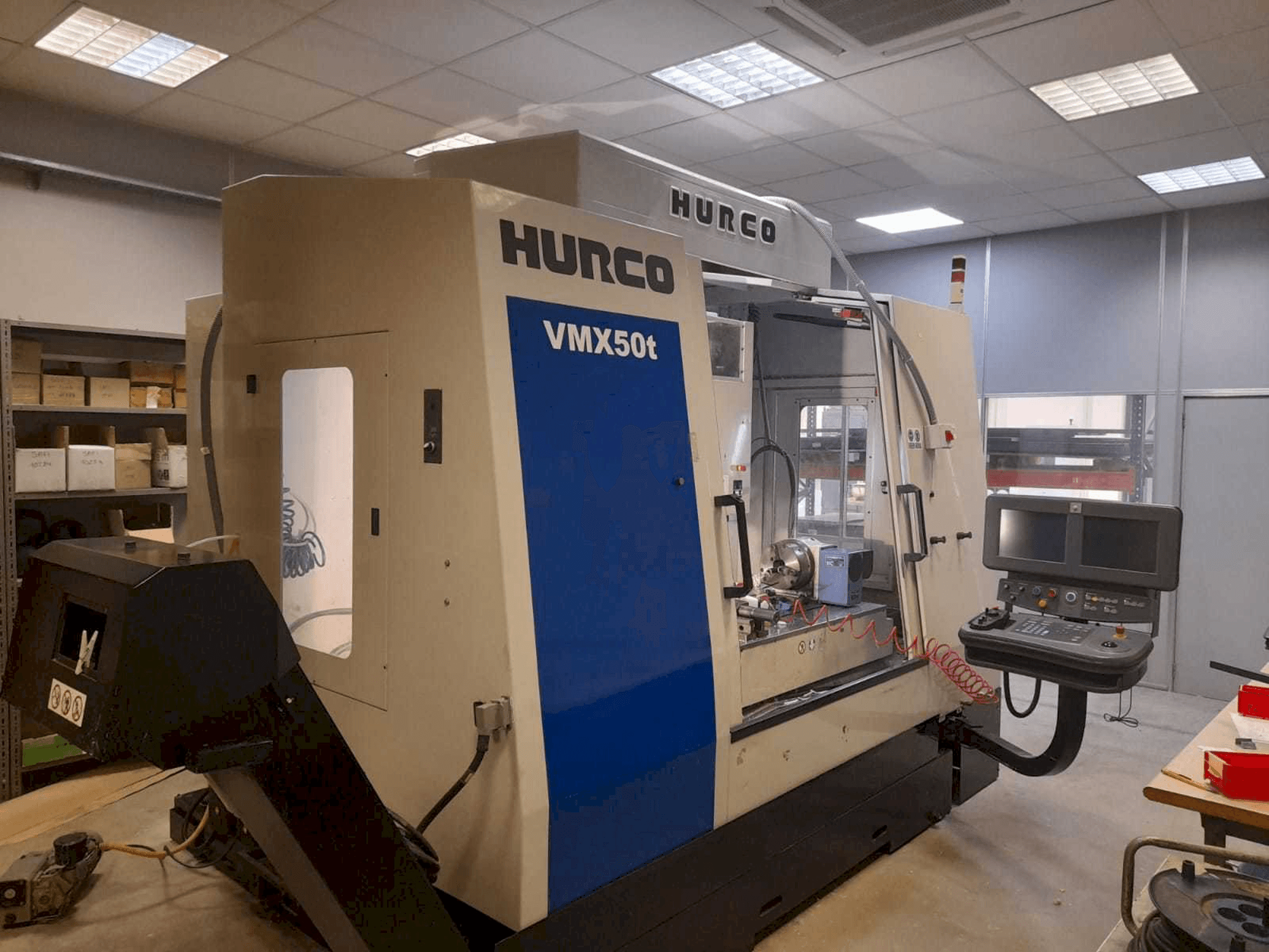 Hurco VMX50T Mašinos vaizdas iš priekio