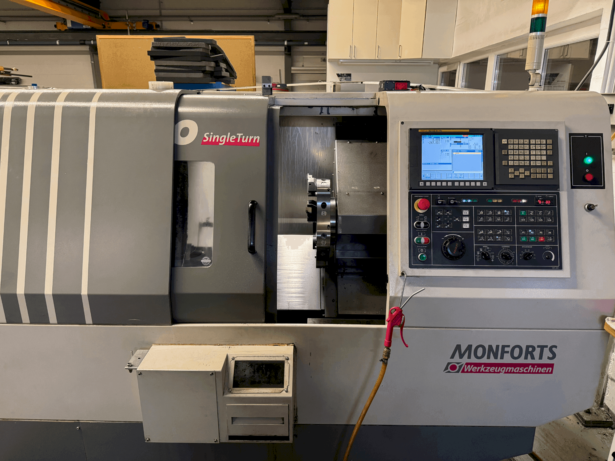 Monforts TNC 300 SingleTurn Mašinos vaizdas iš priekio