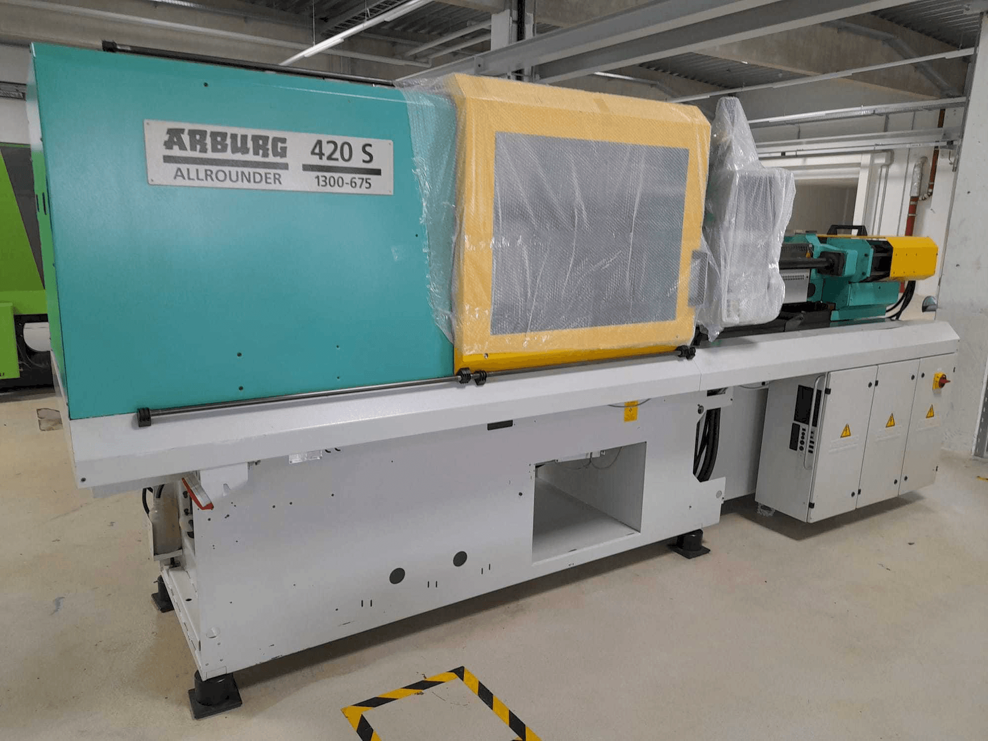Arburg Allrounder 420S 1300-675 Mašinos vaizdas iš priekio