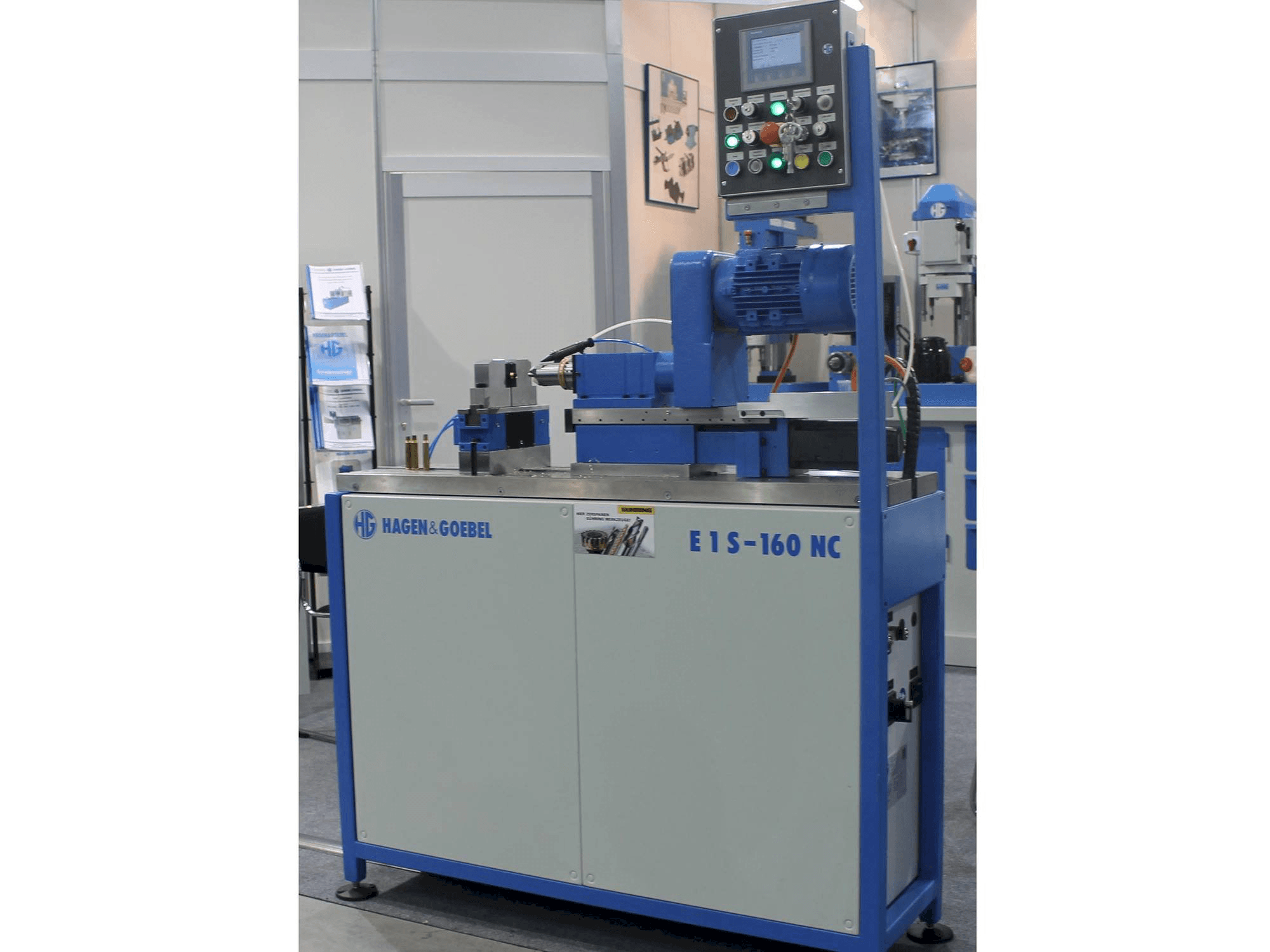 HAGEN&GOEBEL E 1 S – 160 NC Mašinos vaizdas iš priekio