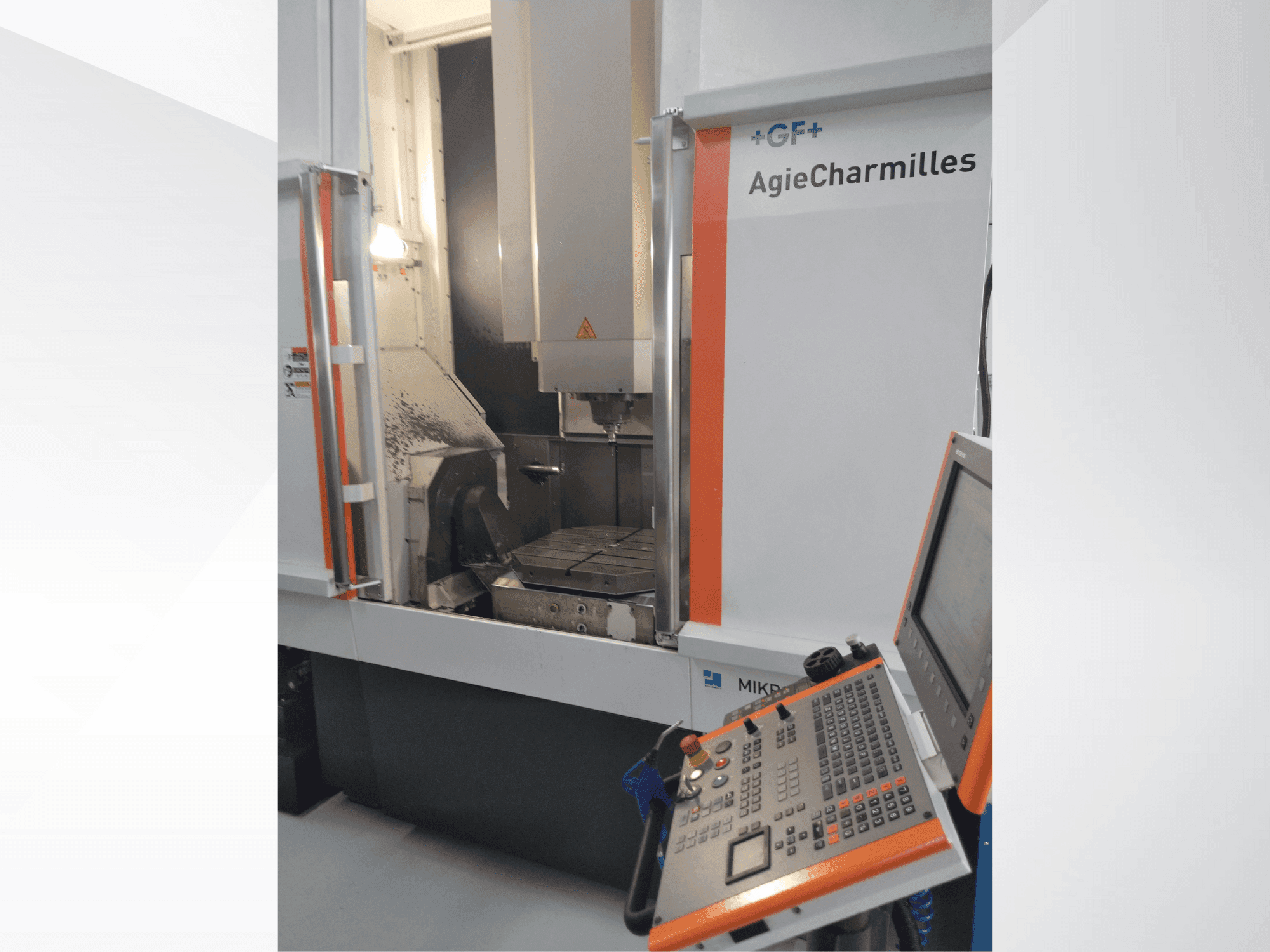 MIKRON UCP 800 Duro Mašinos vaizdas iš priekio