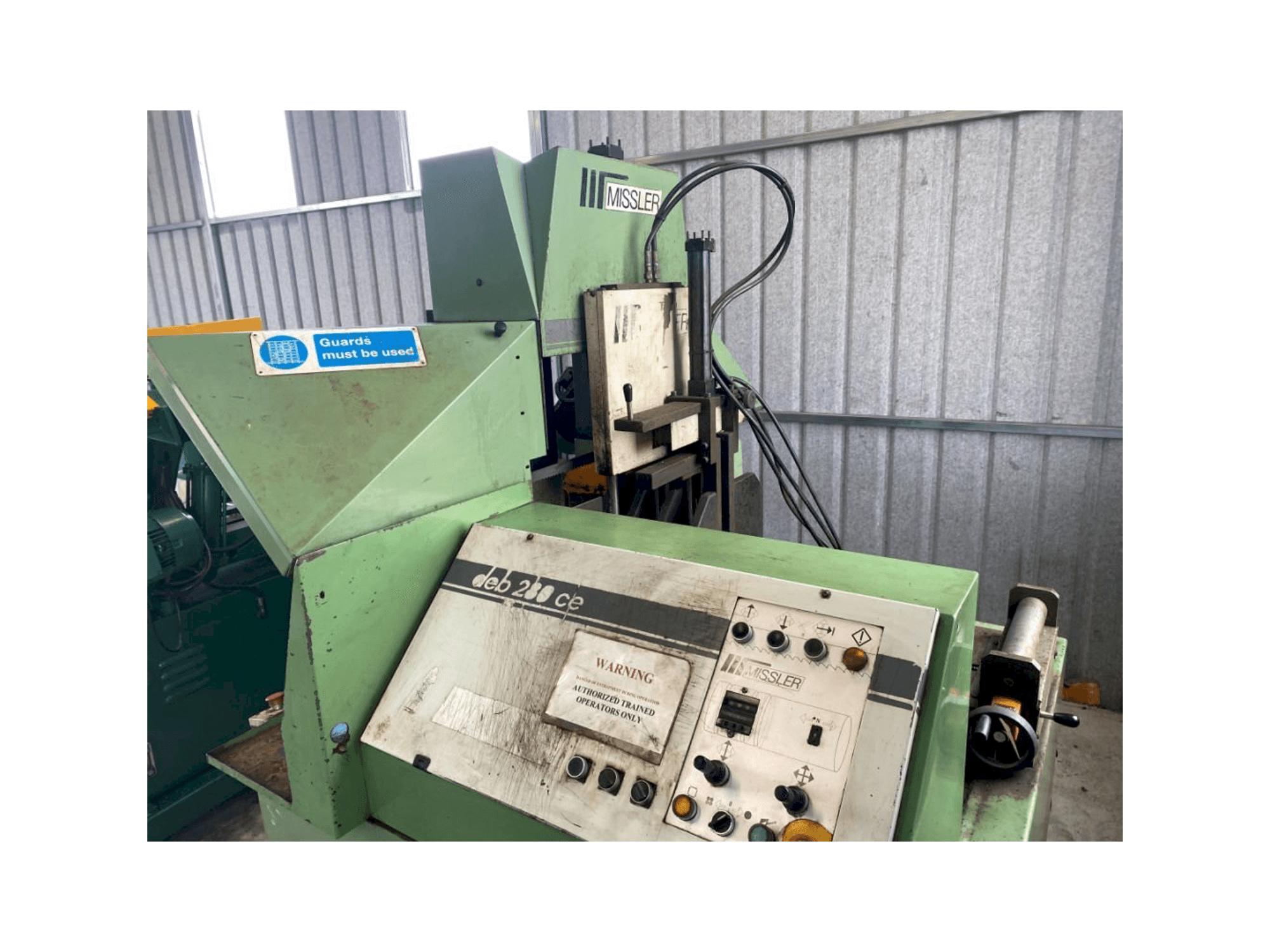 Missler Compucut DEB 280CE Mašinos vaizdas iš priekio