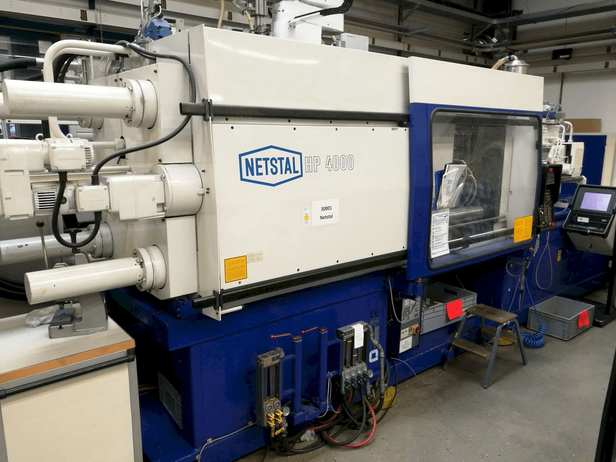Netstal HP4000/445-445 Mašinos vaizdas iš priekio