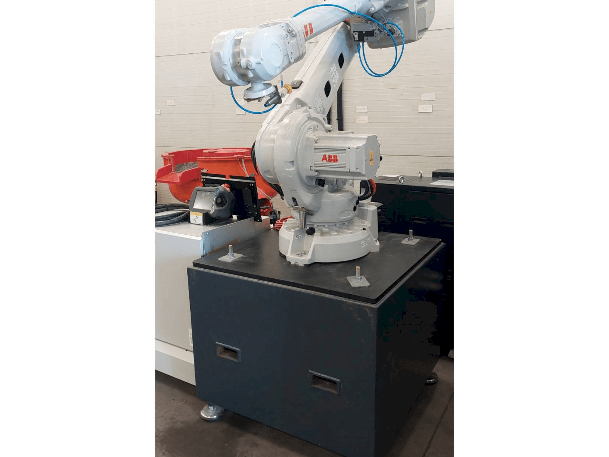 ABB IRB 4600 Mašinos vaizdas iš priekio