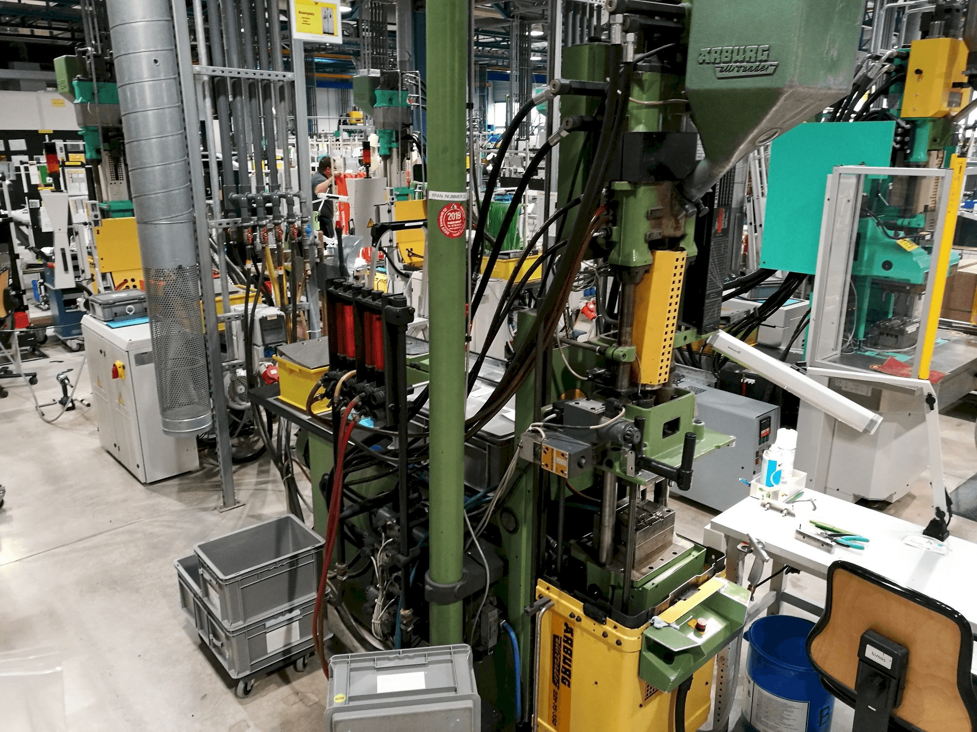 Arburg 221-75-350 Mašinos vaizdas iš priekio