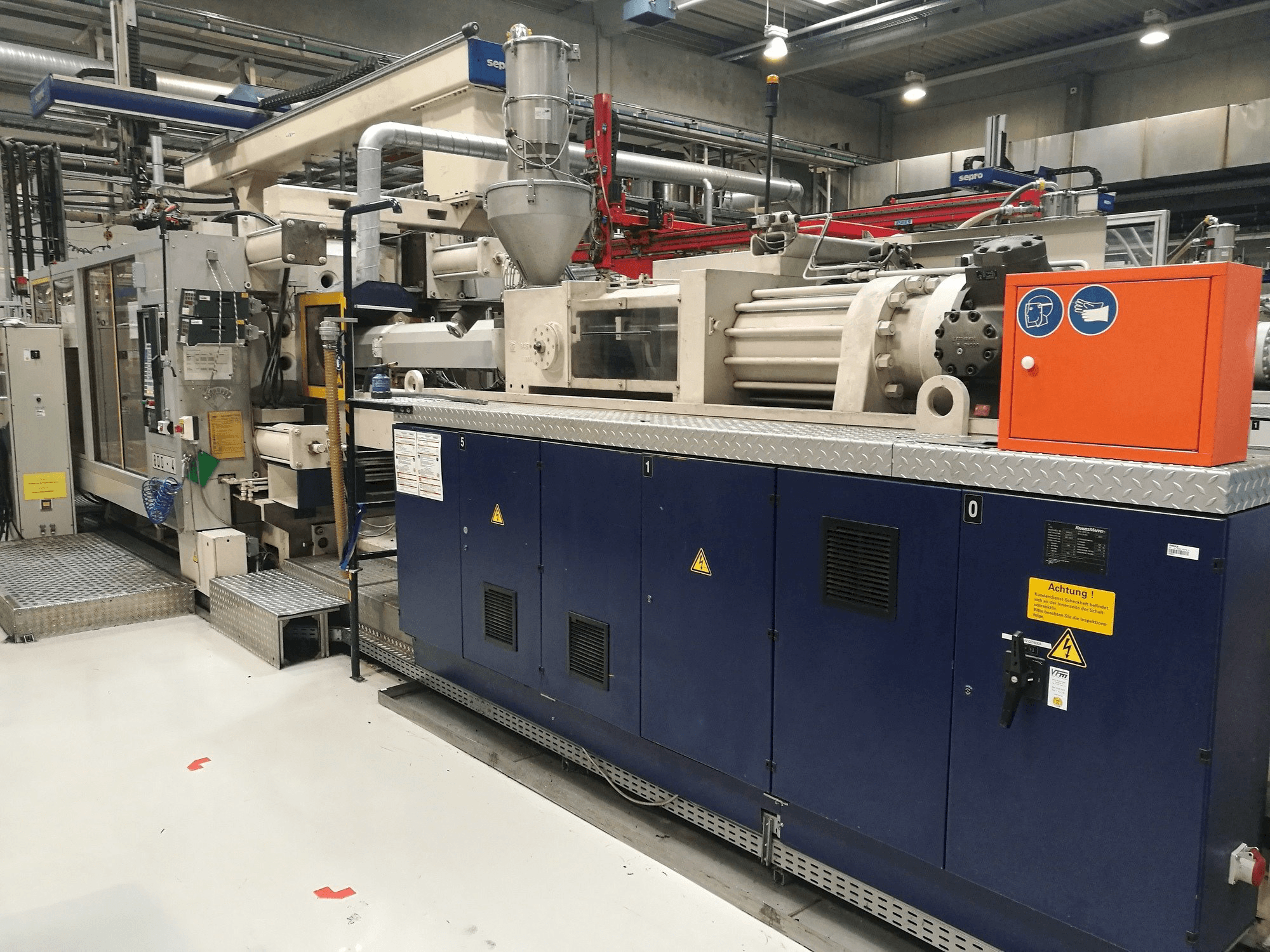 Krauss Maffei 800-5000 MC Mašinos vaizdas iš priekio