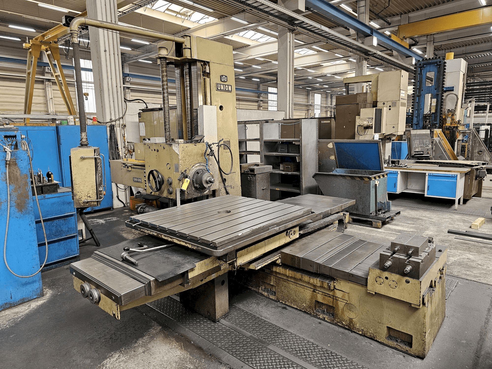 UNION BFT 90 Mašinos vaizdas iš priekio