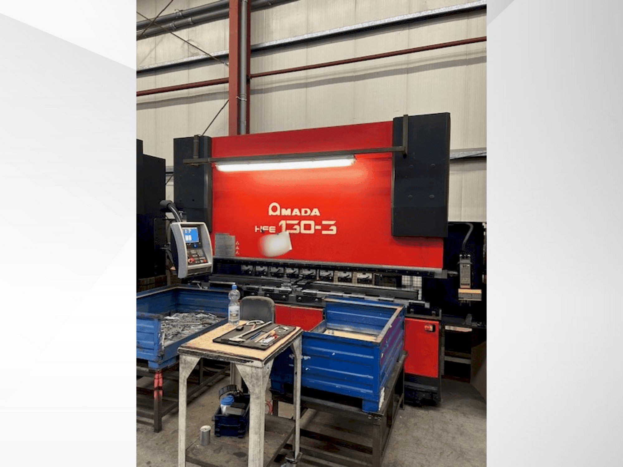 AMADA HFE 130-3 Mašinos vaizdas iš priekio