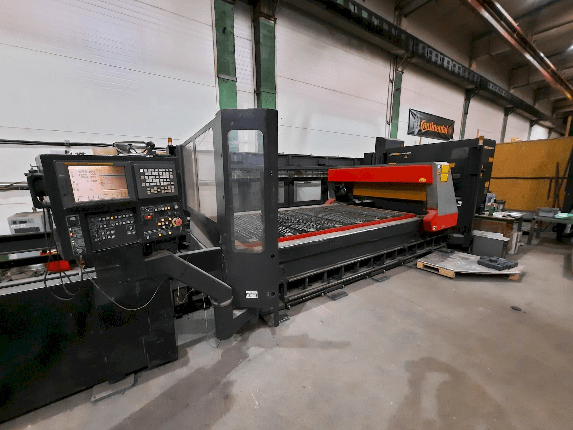 AMADA F0 3015 Mašinos vaizdas iš priekio