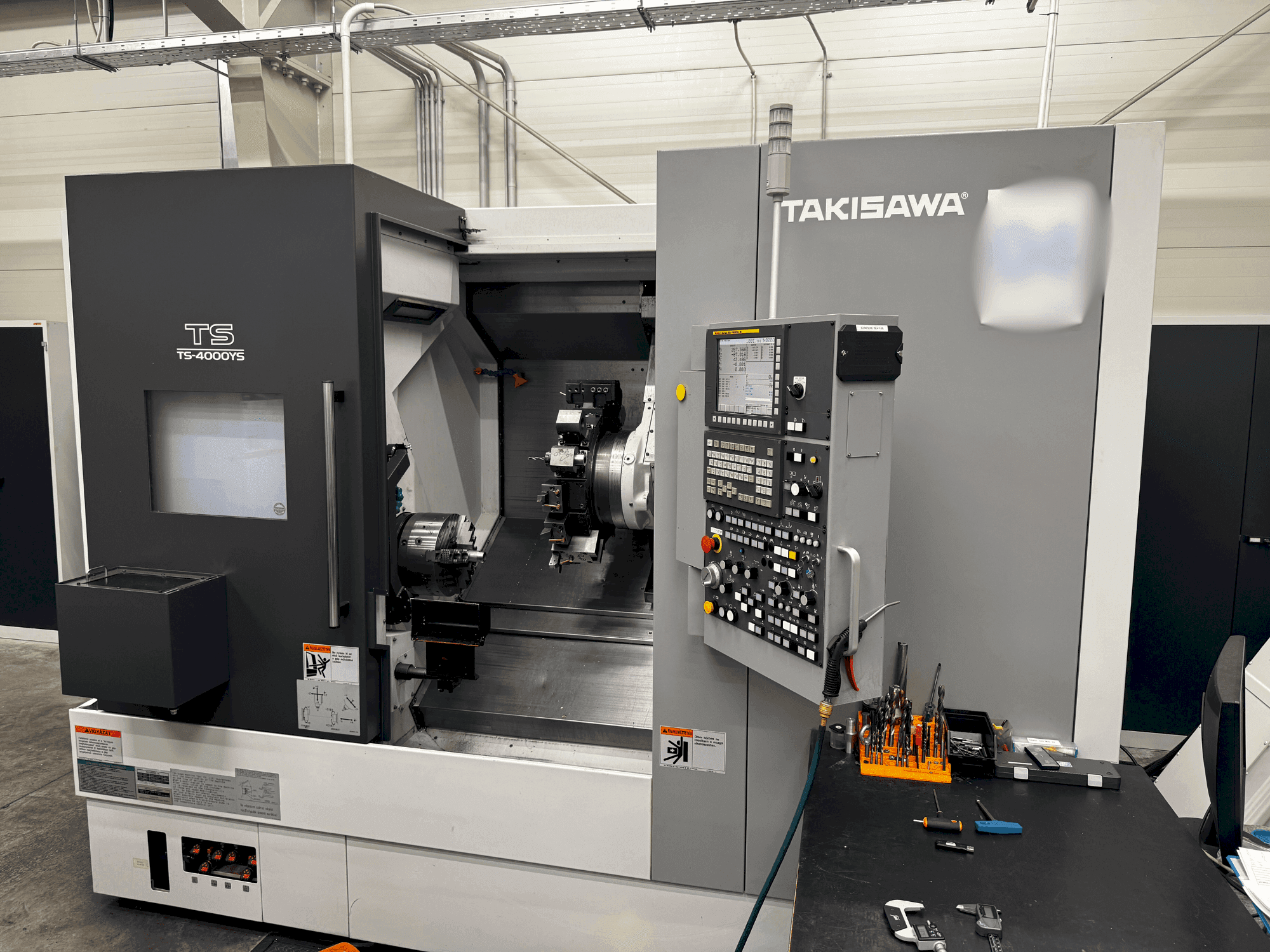 Takisawa TS-4000YS Mašinos vaizdas iš priekio