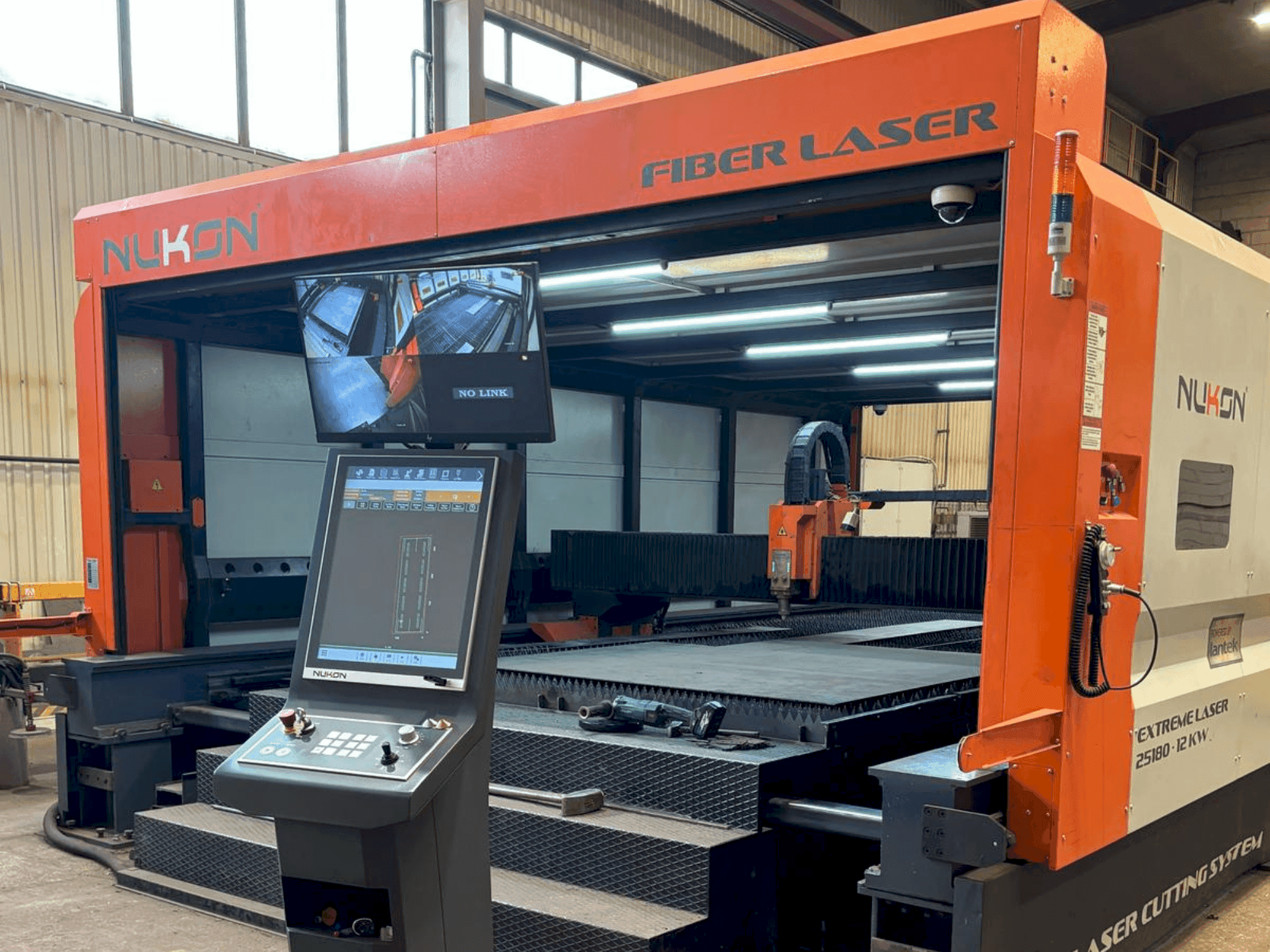 NUKON Fiber Laser Extreme 30250 Mašinos vaizdas iš priekio
