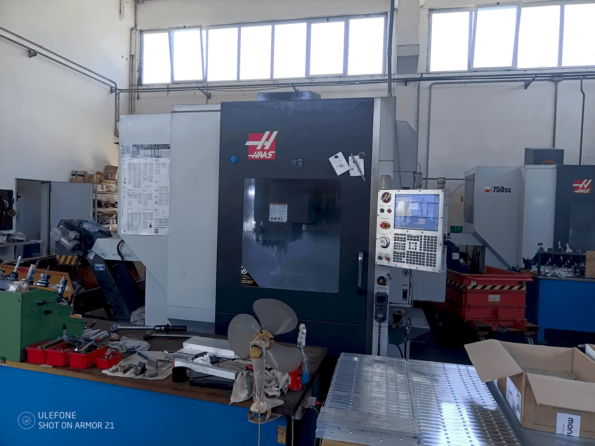 HAAS UMC 750SS Mašinos vaizdas iš priekio