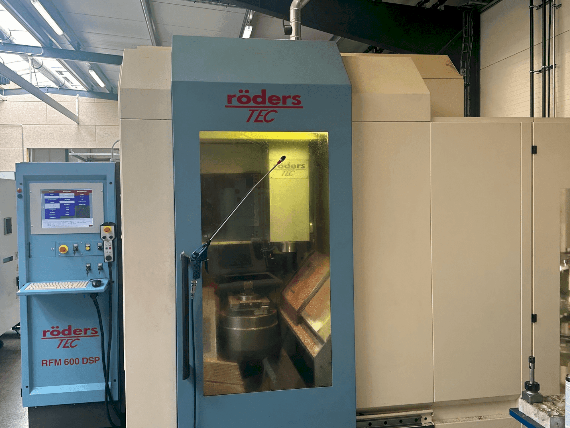 Roders RFM 600 DSP Mašinos vaizdas iš priekio