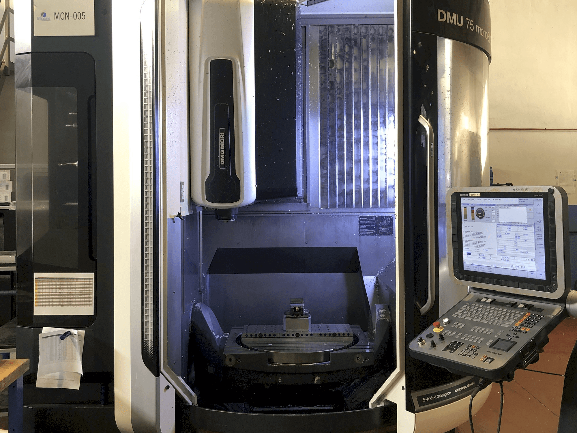 DMG MORI DMU 75 Monoblock Mašinos vaizdas iš priekio