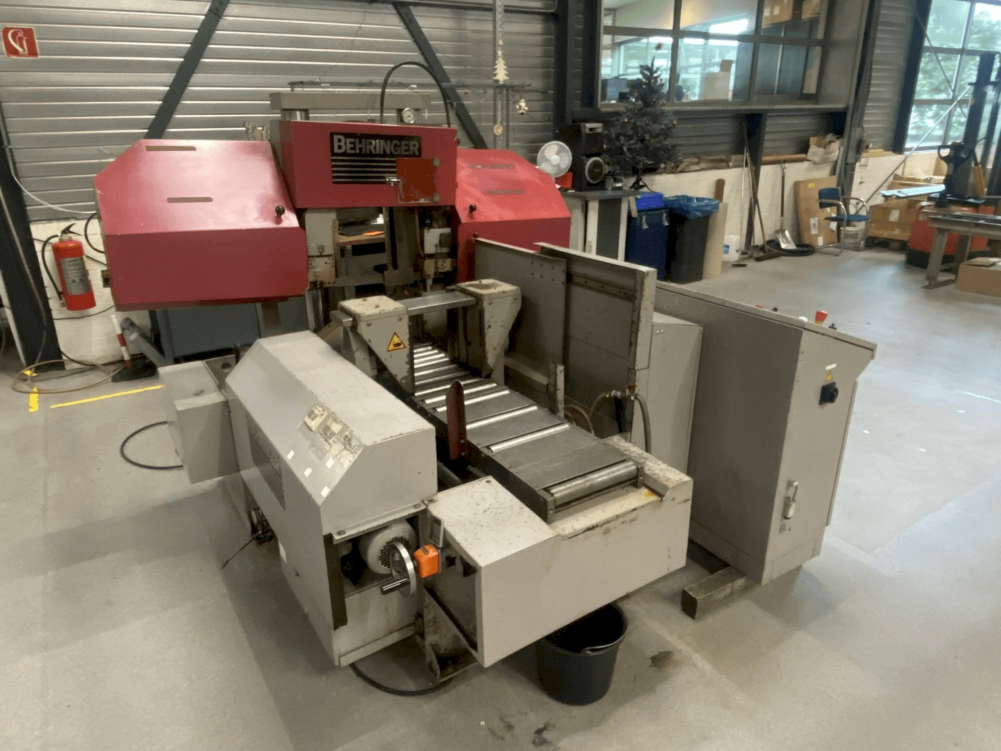 Behringer HPB 303A Mašinos vaizdas iš priekio