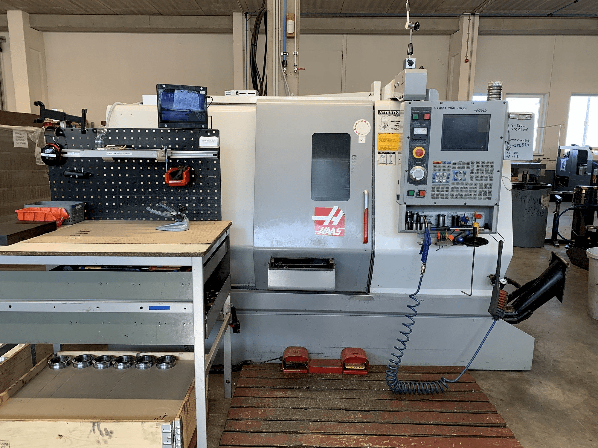 HAAS SL-20 TCF Mašinos vaizdas iš priekio
