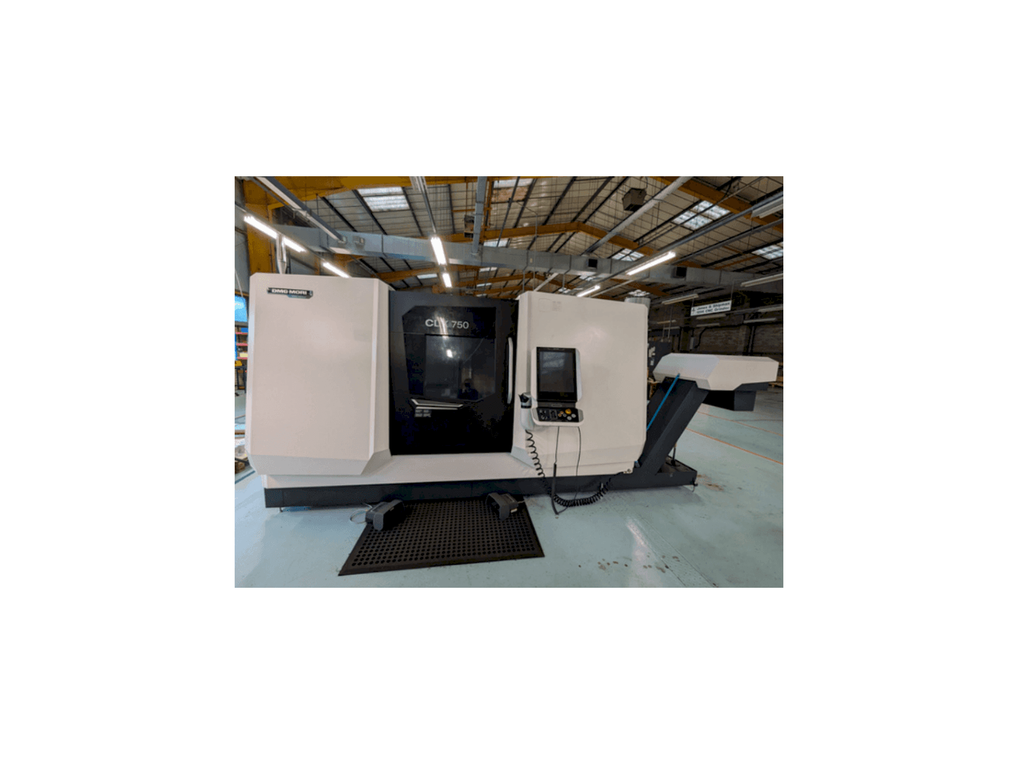 DMG MORI CLX750 V4 Mašinos vaizdas iš priekio