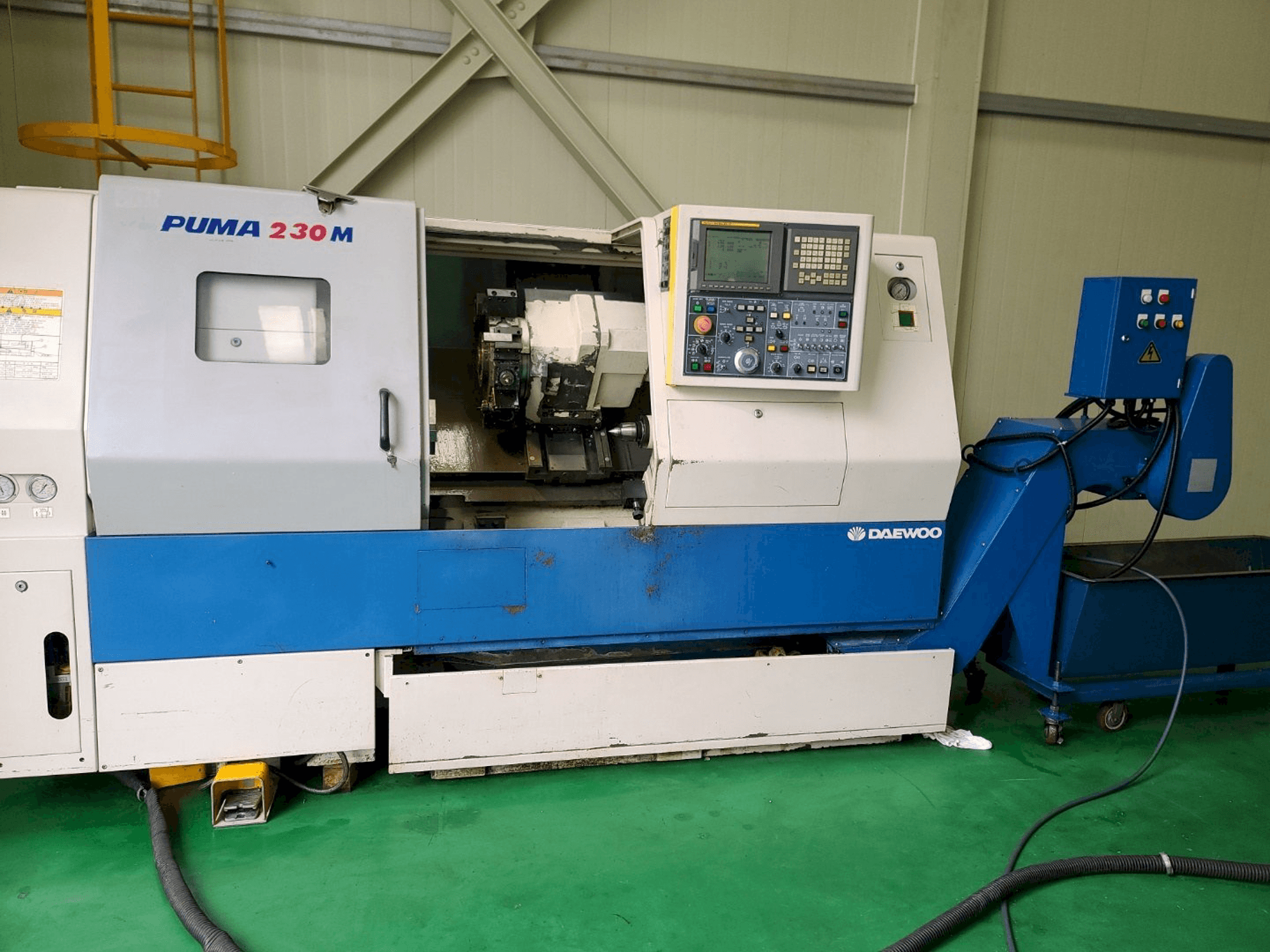 Doosan PUMA 230MB Mašinos vaizdas iš priekio