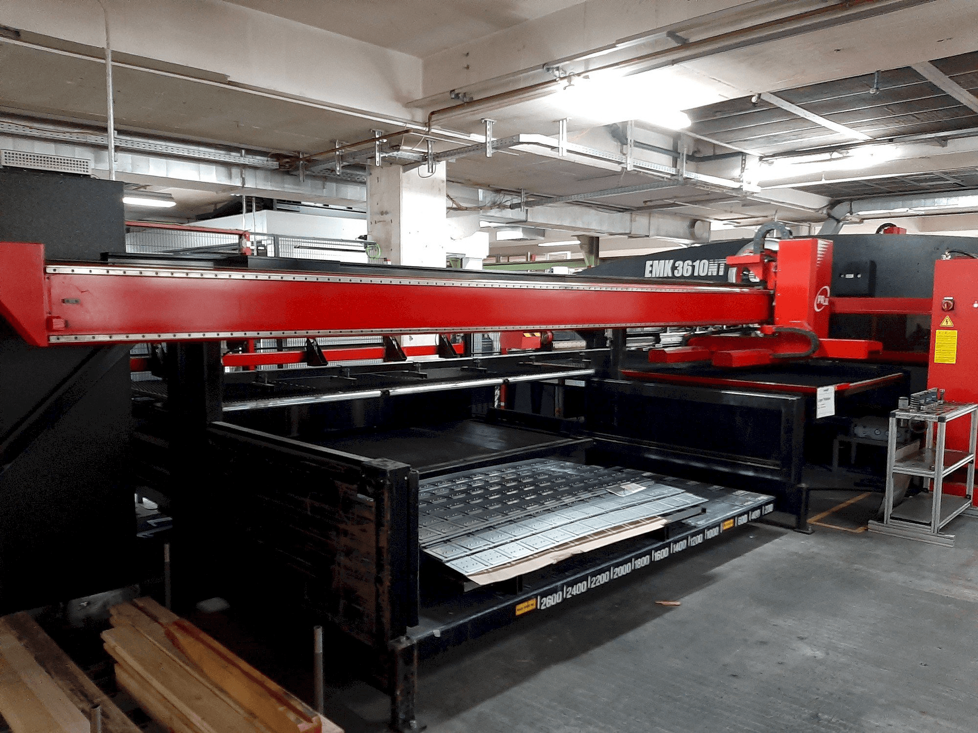 AMADA EMK 3610NT Mašinos vaizdas iš priekio