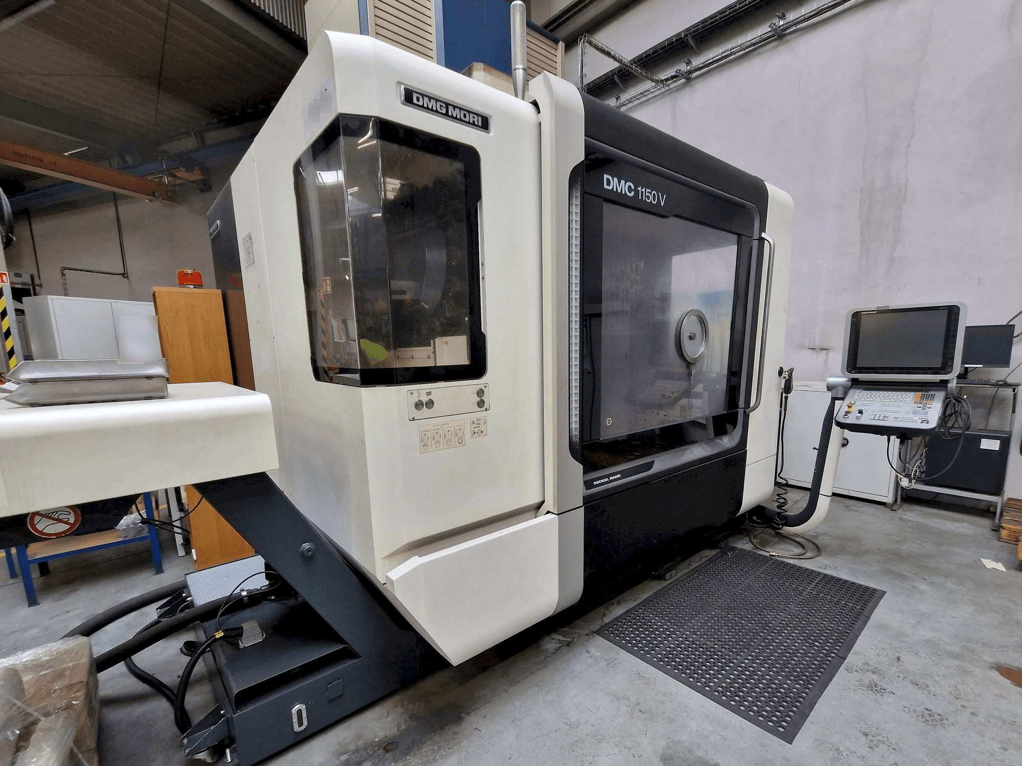 DMG MORI DMC 1150 V Mašinos vaizdas iš kairės pusės