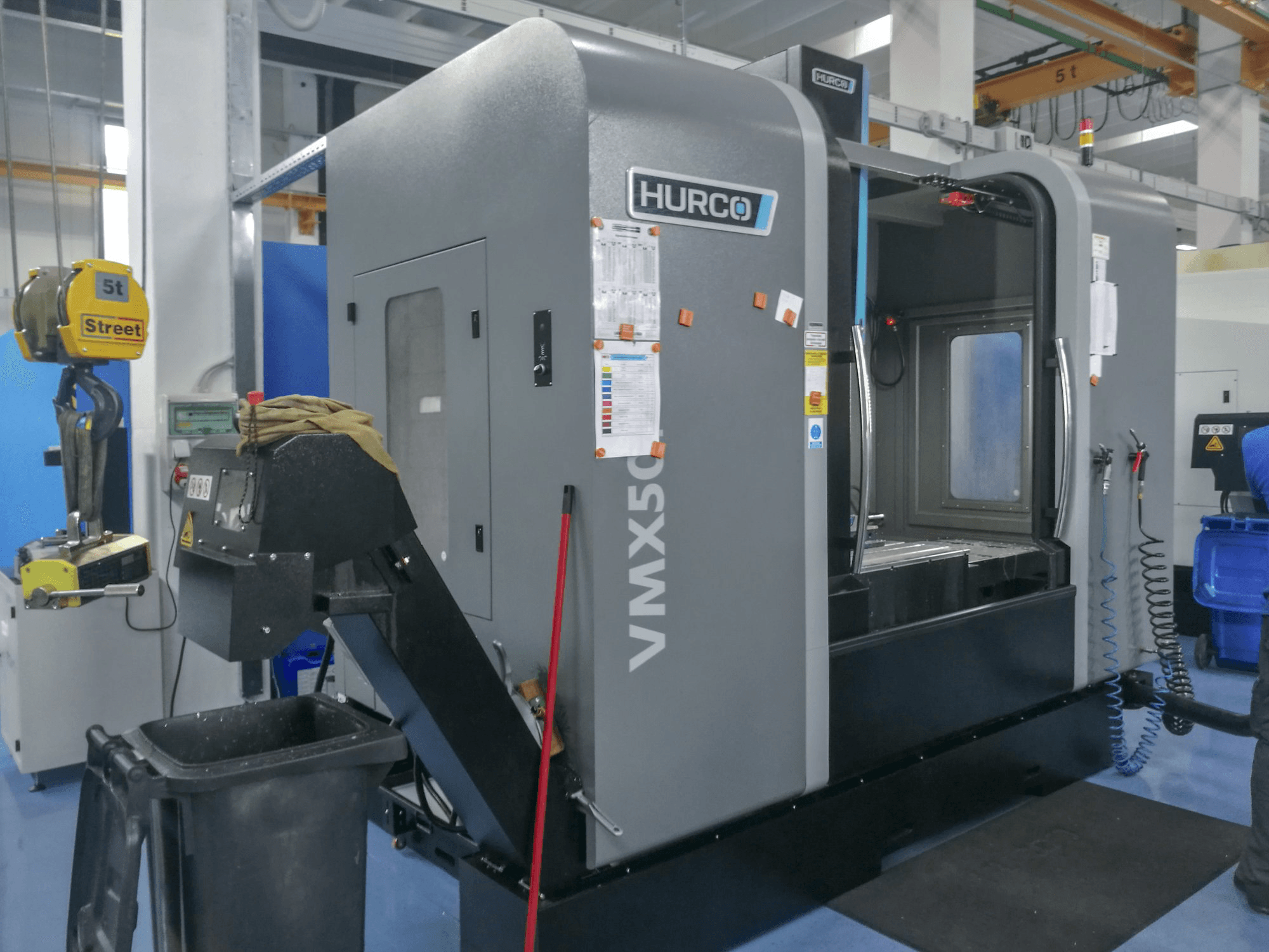 Hurco VMX 50i Mašinos kairės pusės vaizdas